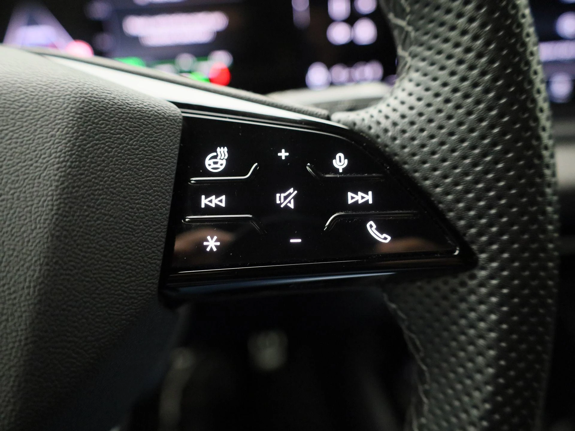 Audi-Q6 e-tron-image-17