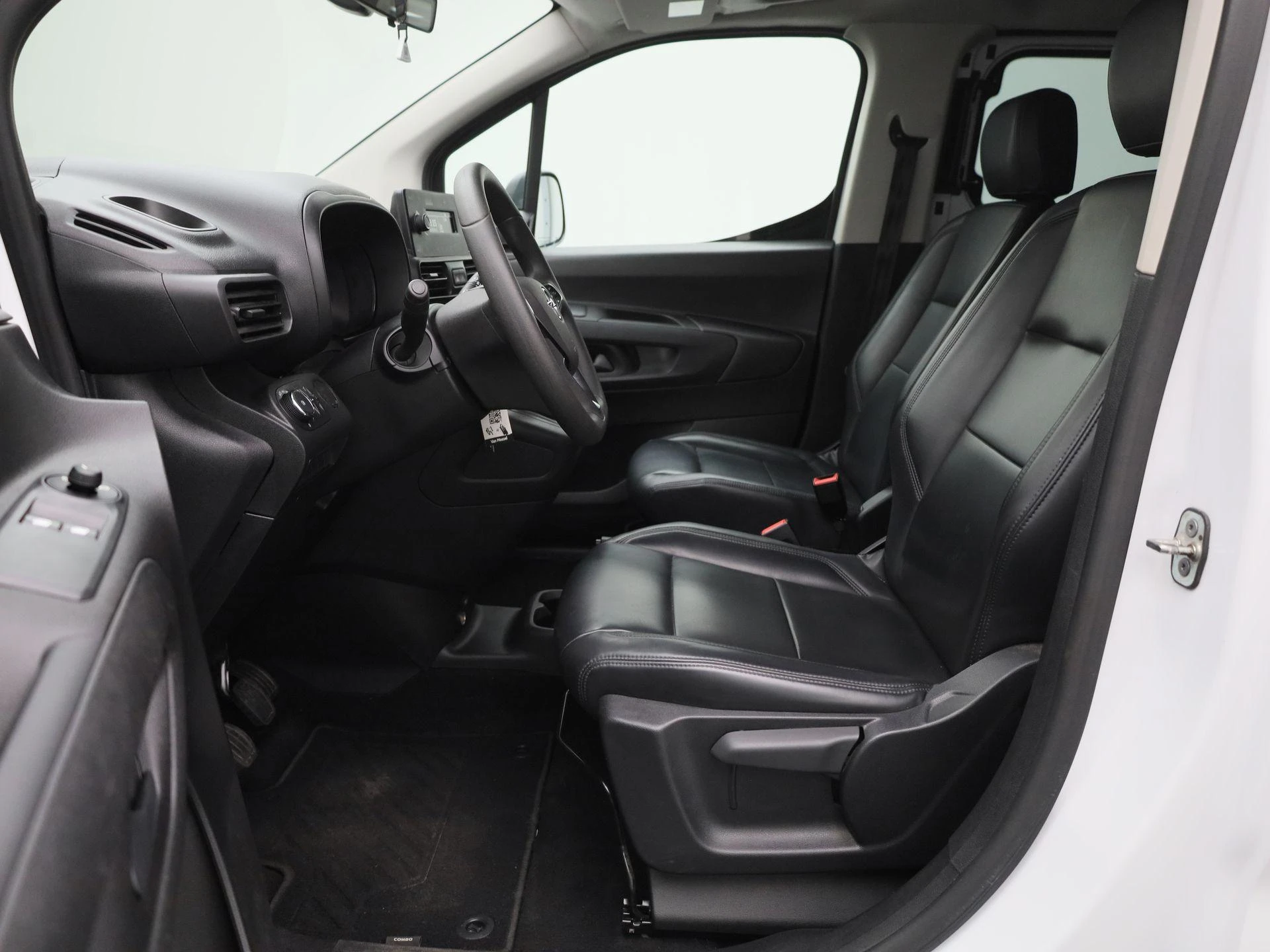 Opel-Combo Life-image-14