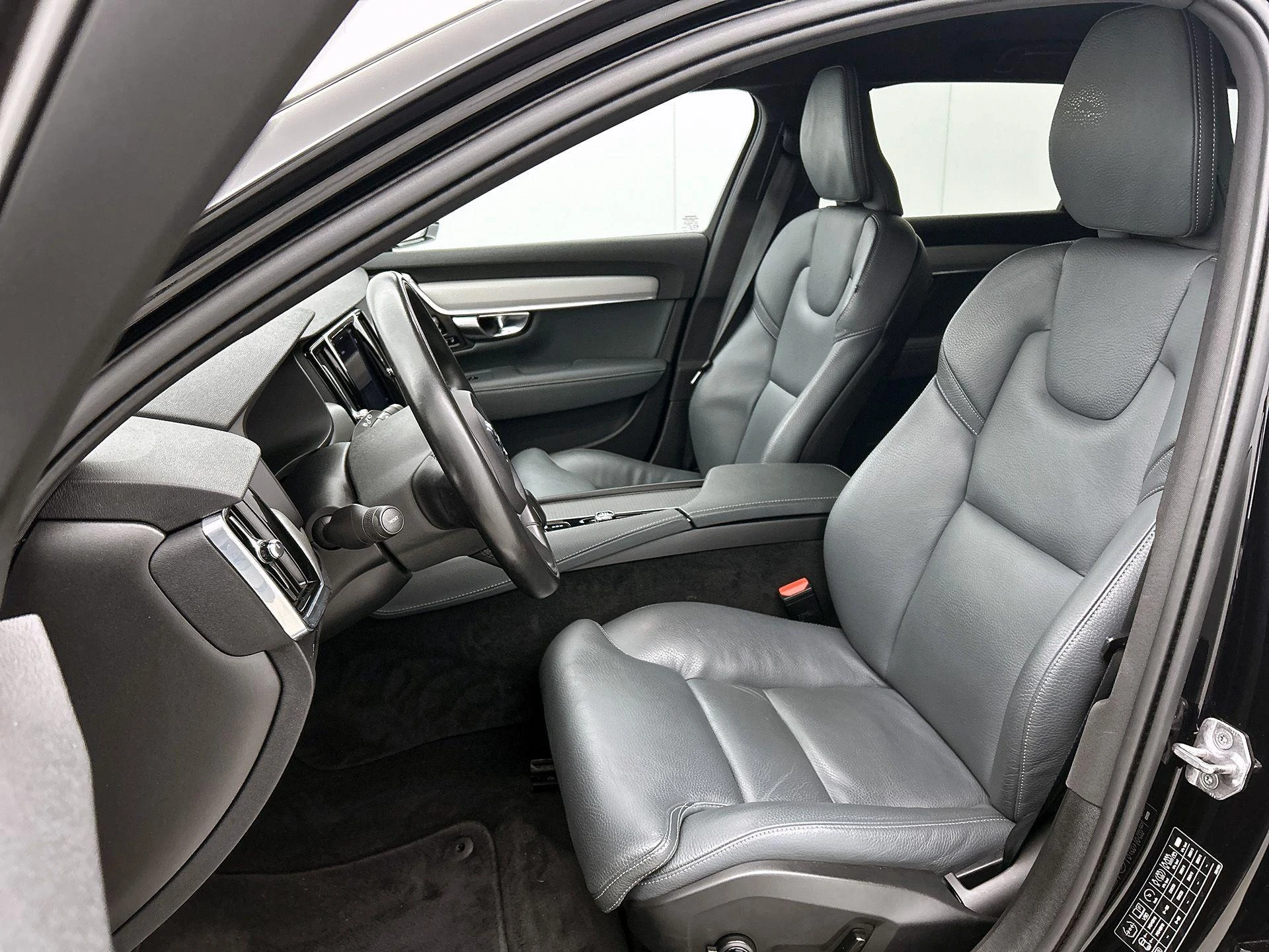 Volvo-V90-image-40