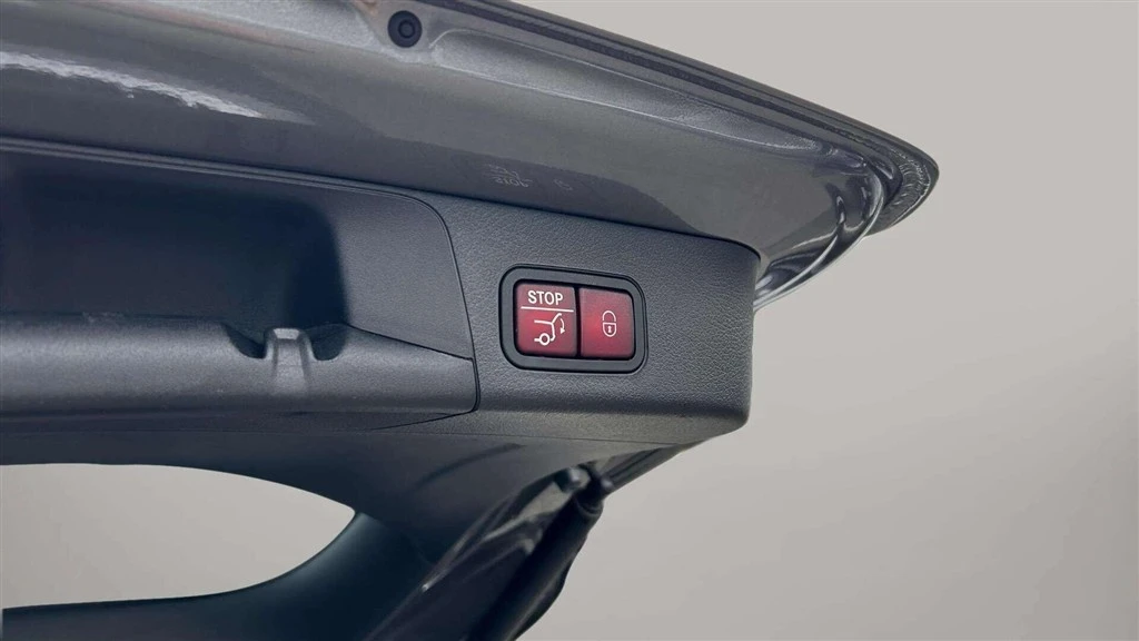 Mercedes-Benz-EQB-image-24
