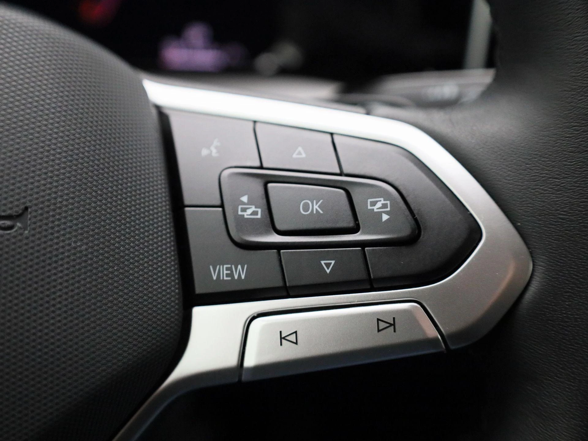 Volkswagen-Golf-image-24