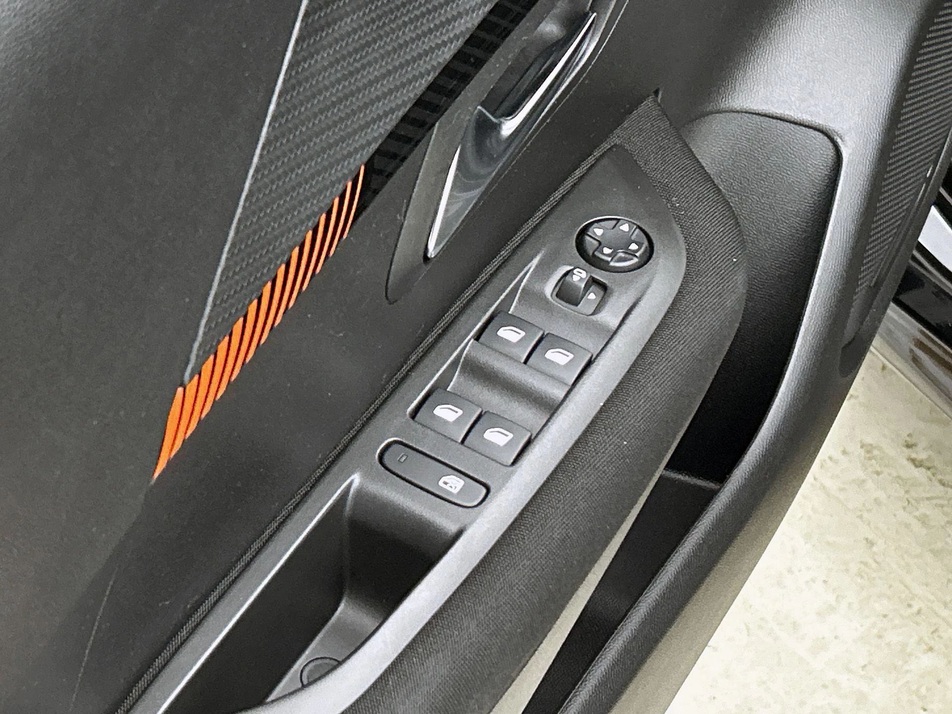 Peugeot-208-image-24