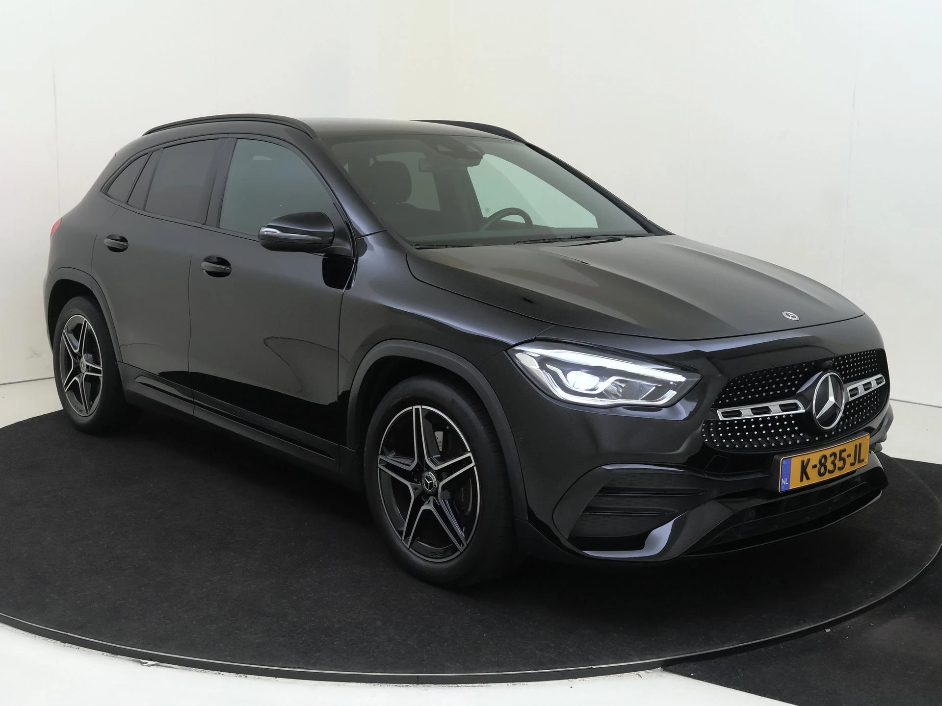 Mercedes-Benz-GLA-image-1