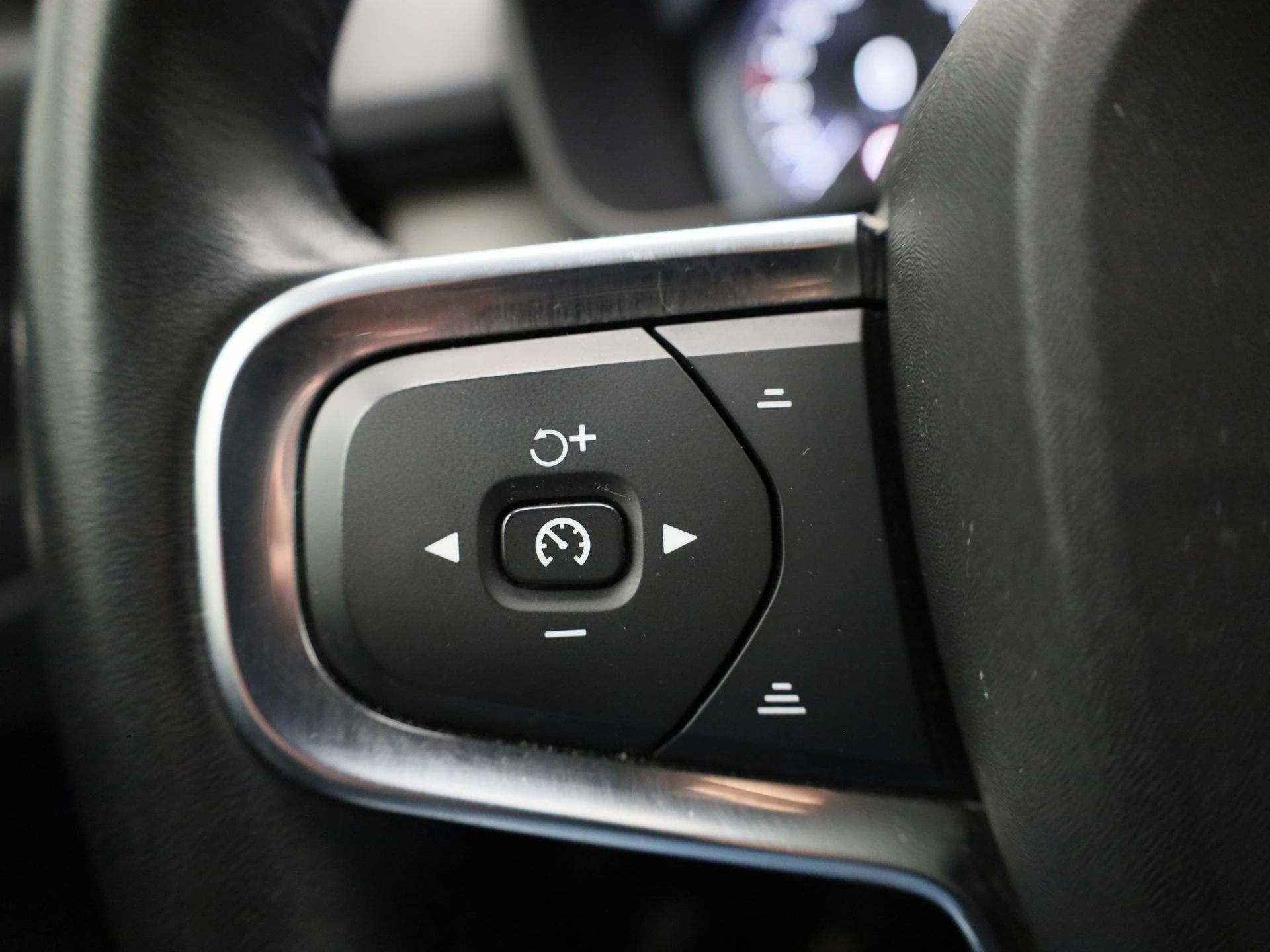 Volvo-XC40-image-21
