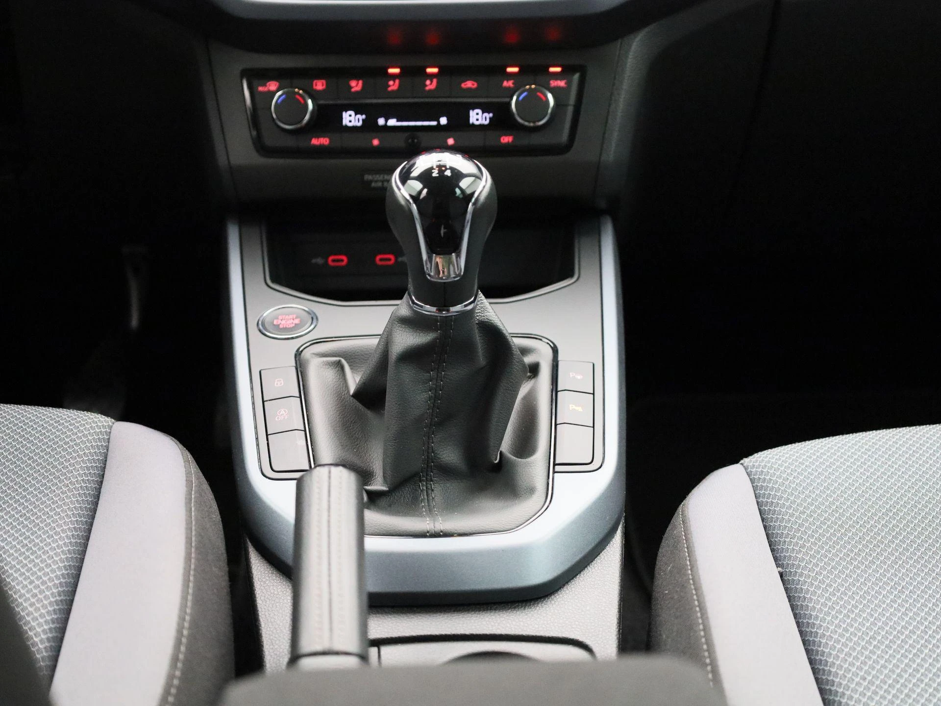 SEAT-Arona-image-9