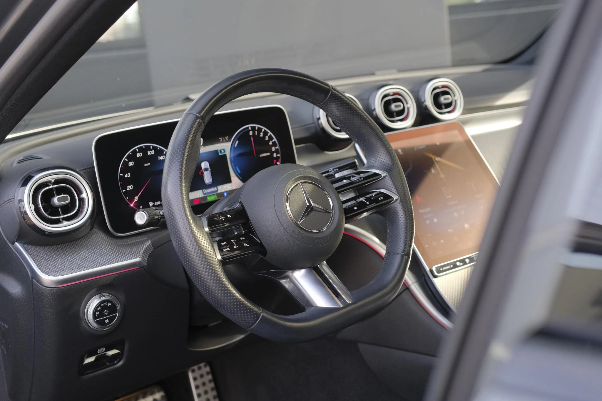 Mercedes-Benz-C-Klasse-image-19