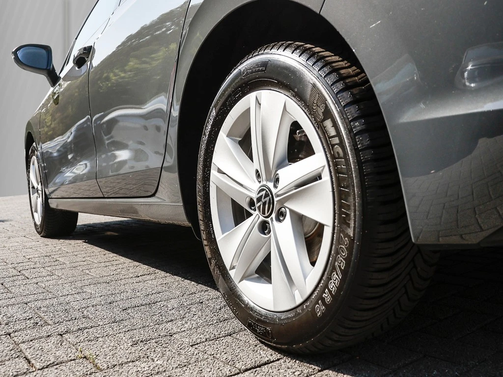 Volkswagen-Golf-image-4