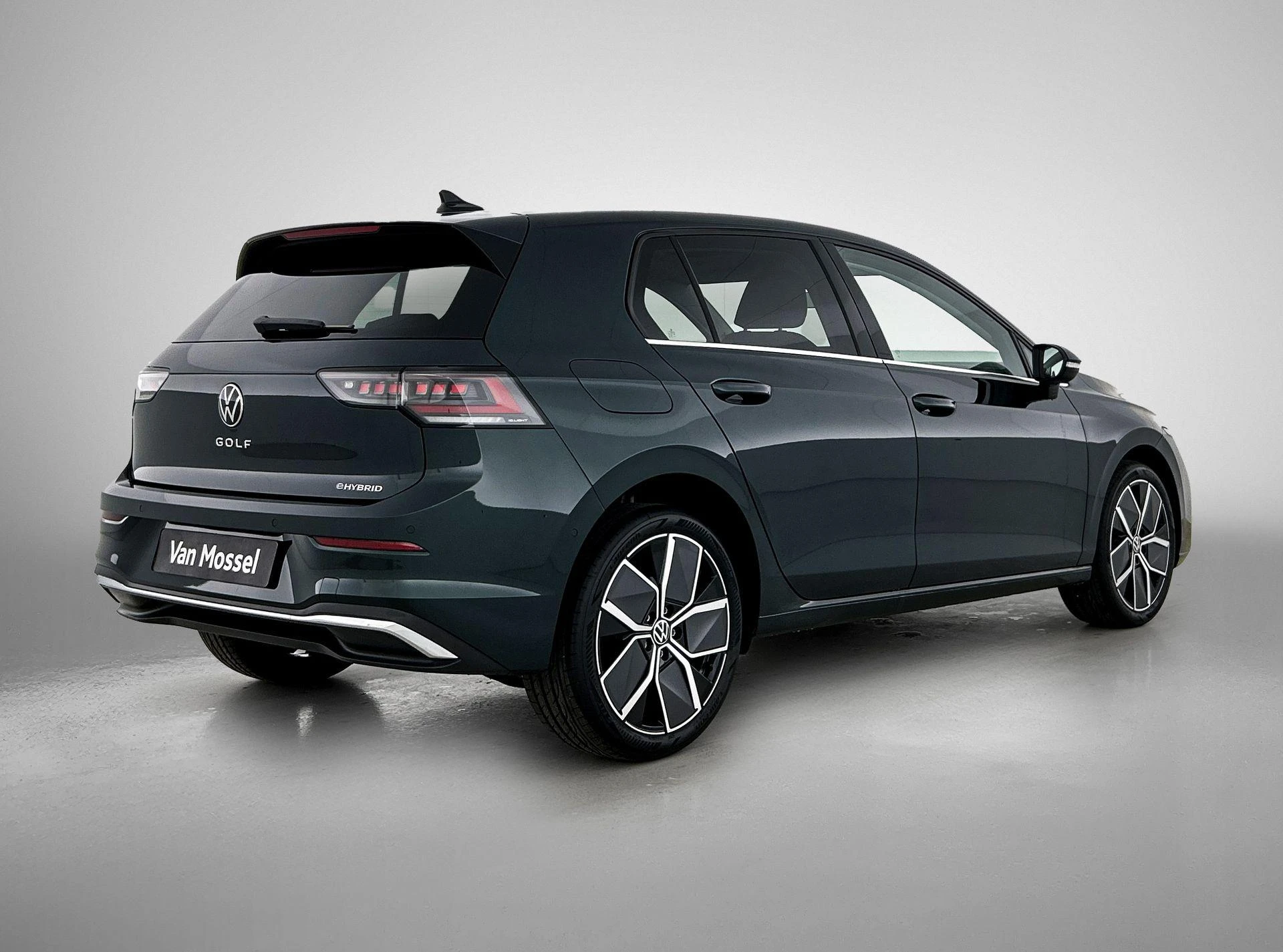 Volkswagen-Golf-image-3