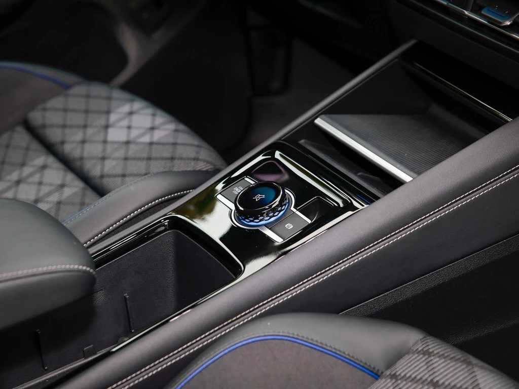 Volkswagen Tiguan 2.0 TDI DSG 4M R-Line AHK, Standhzg., Pano., 360°Kam., 20"Alu.,