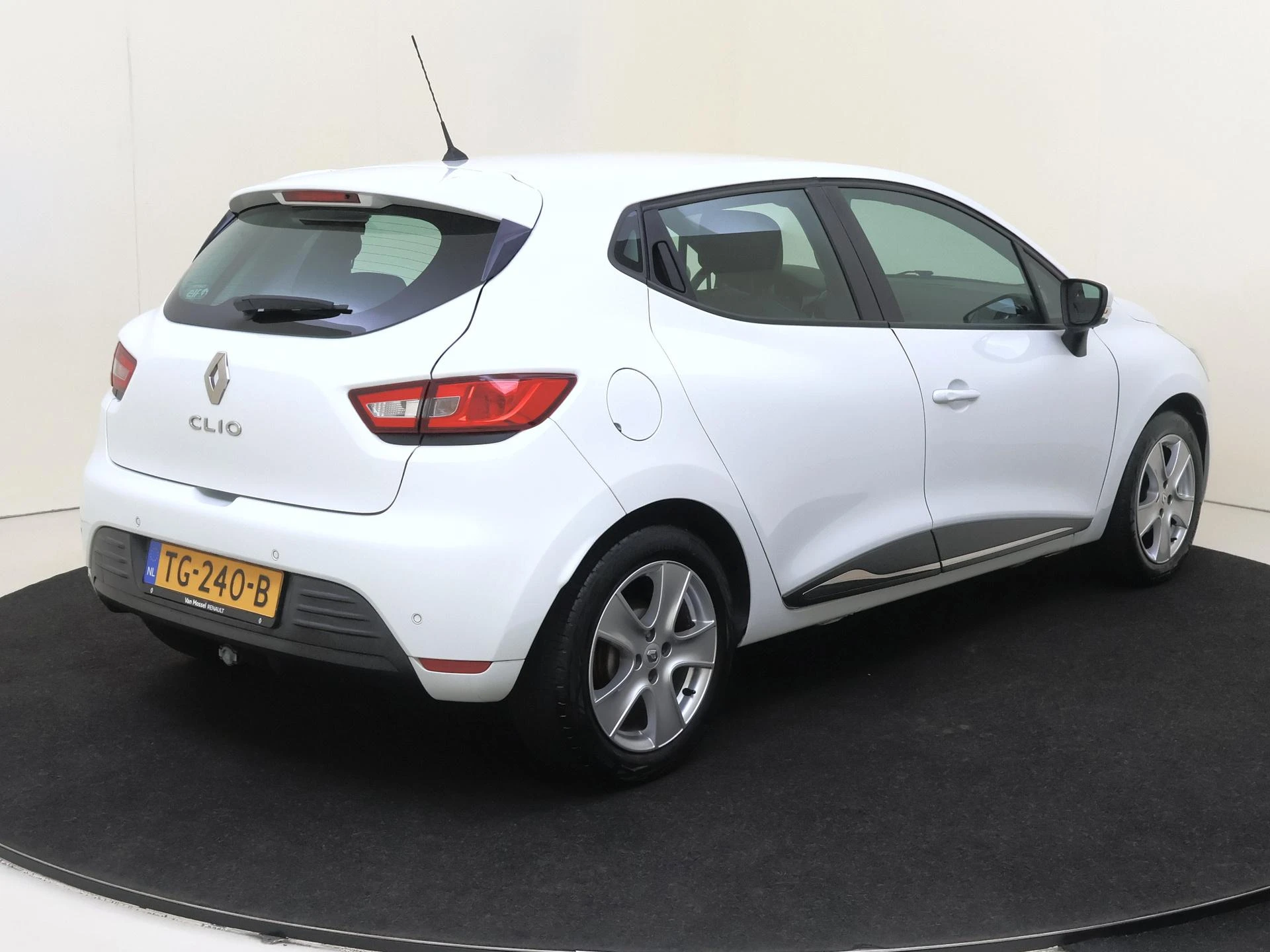 Renault-Clio-image-3