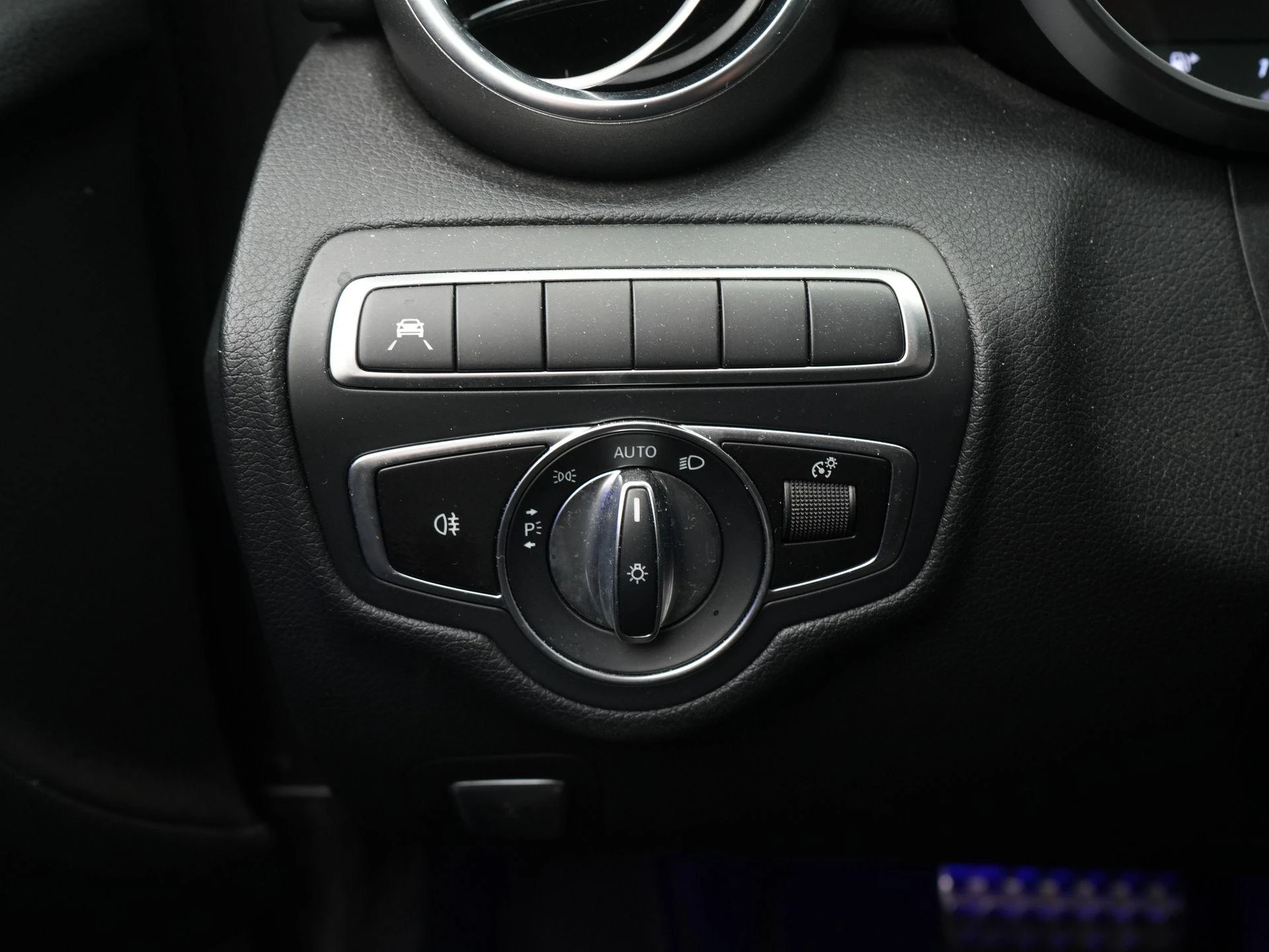 Mercedes-Benz-C-Klasse-image-27