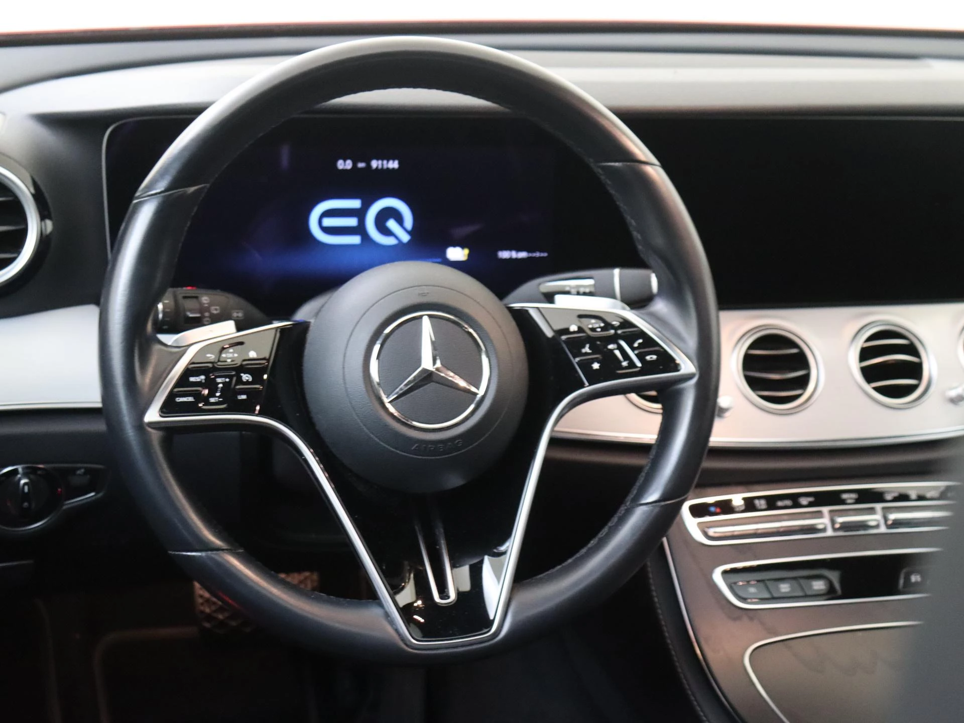 Mercedes-Benz-E-Klasse-image-9