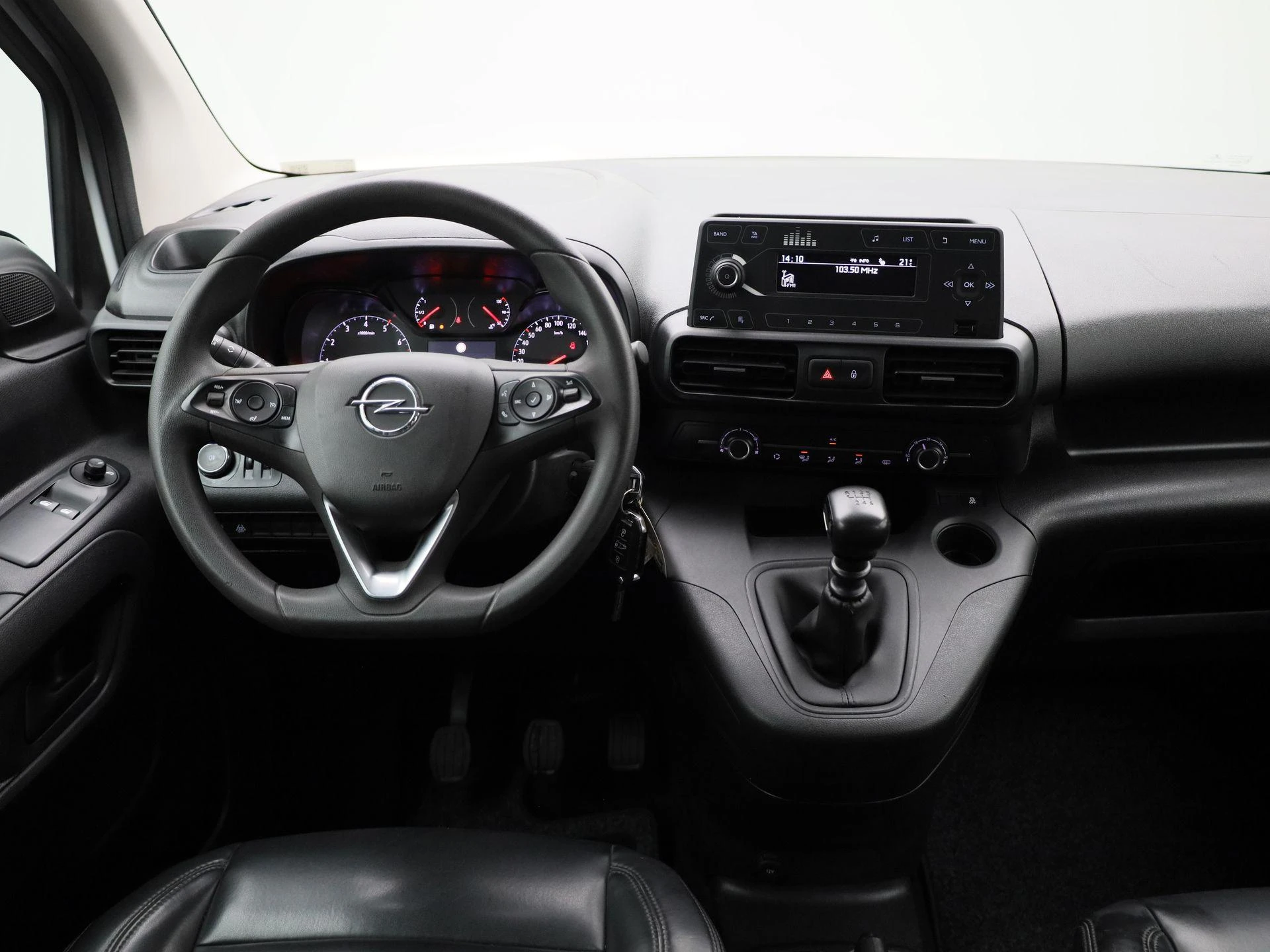 Opel-Combo Life-image-6