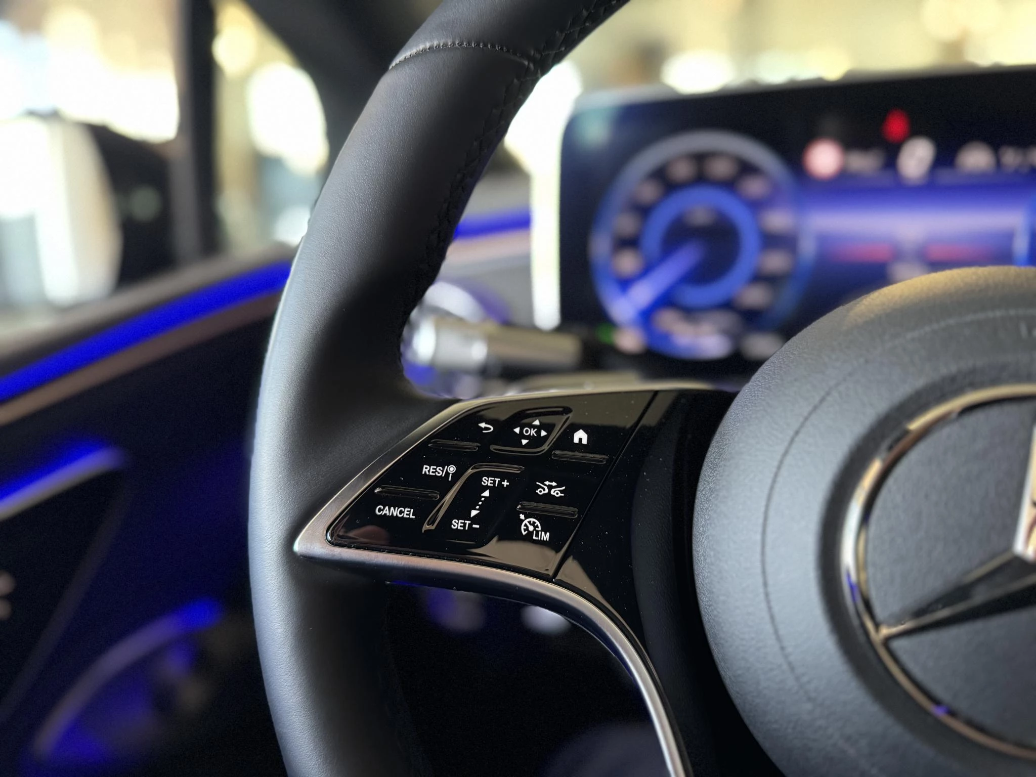 Mercedes-Benz-EQS-image-31