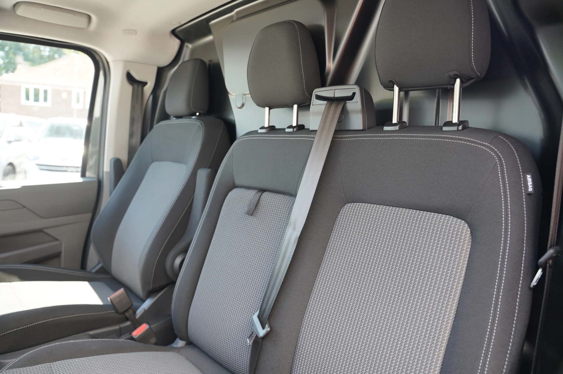 Volkswagen-Transporter-image-8