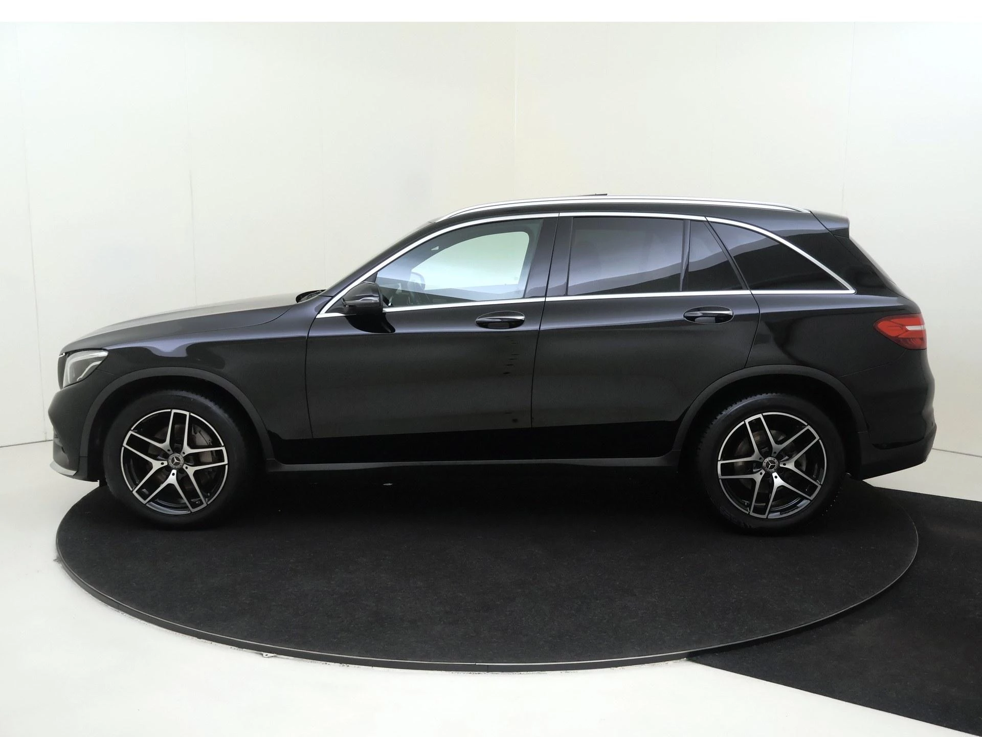 Mercedes-Benz-GLC-image-7