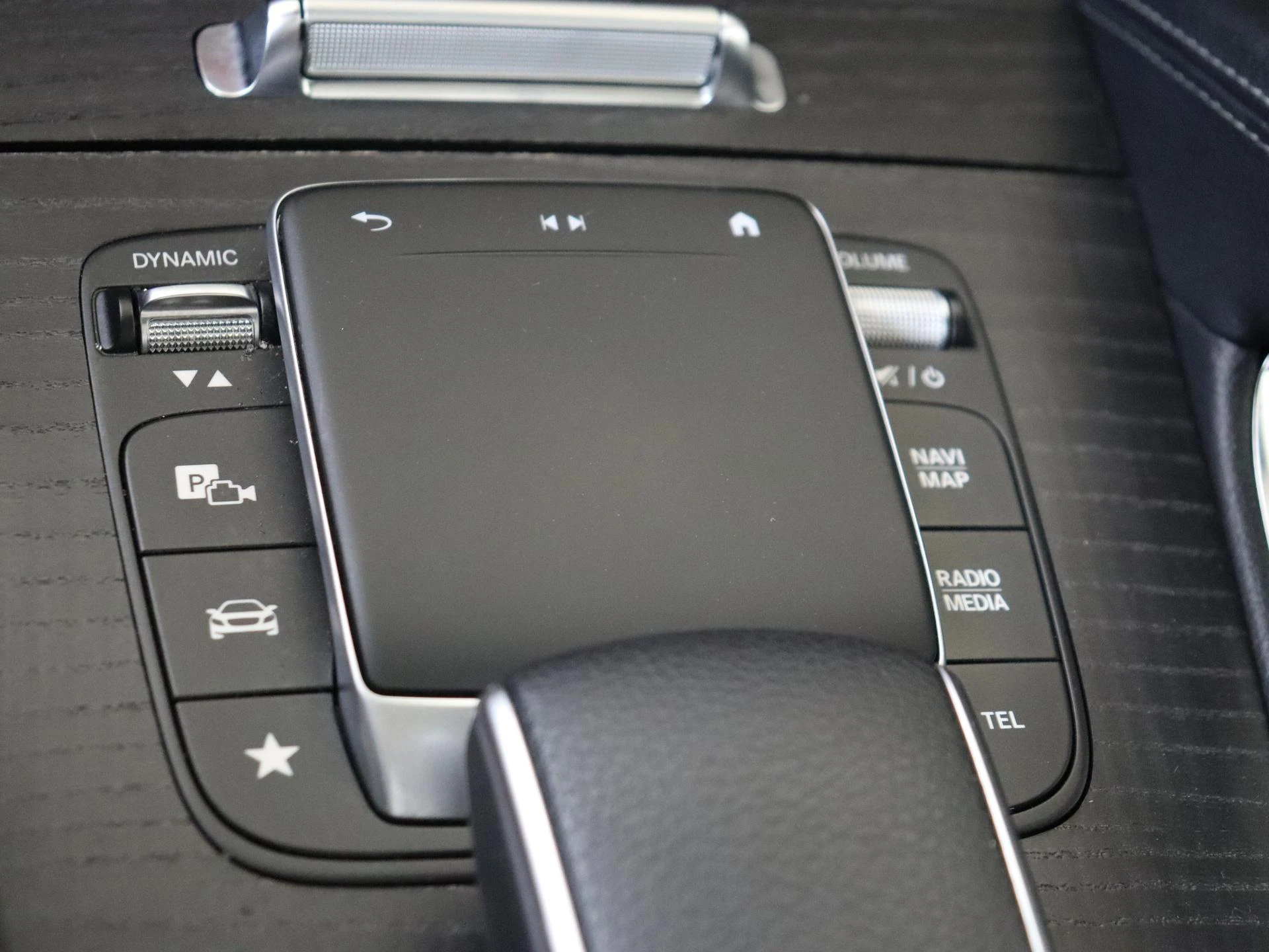 Mercedes-Benz-GLE-image-21