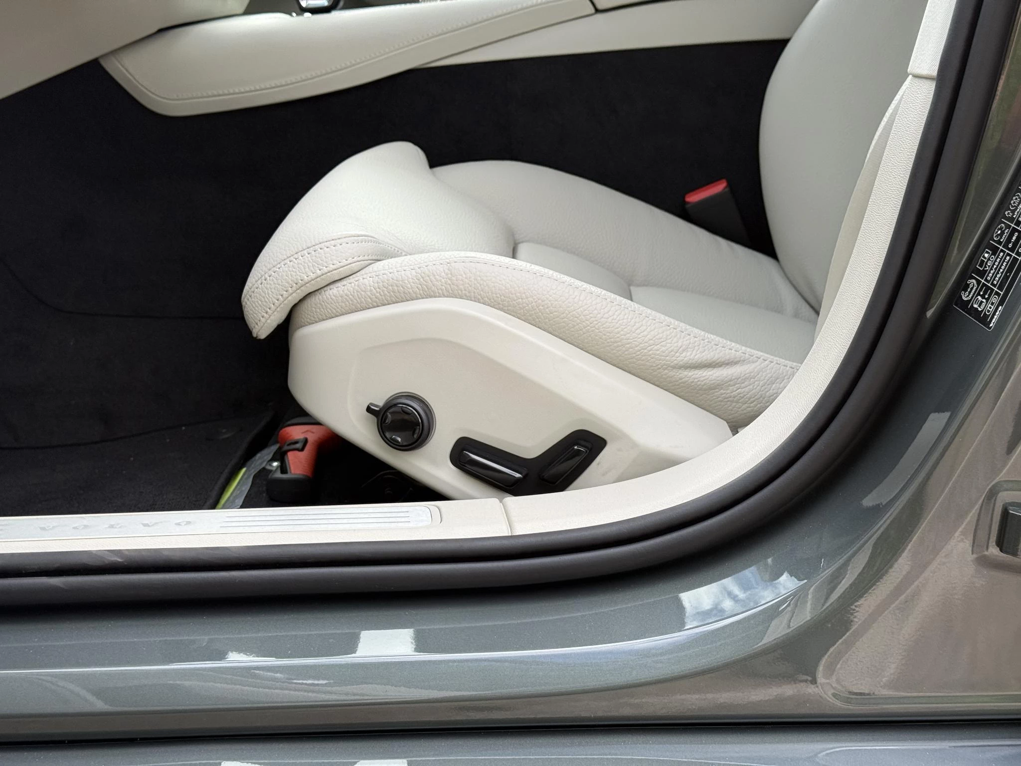 Volvo V60 T8 Plug-in hybrid AWD Plus Dark