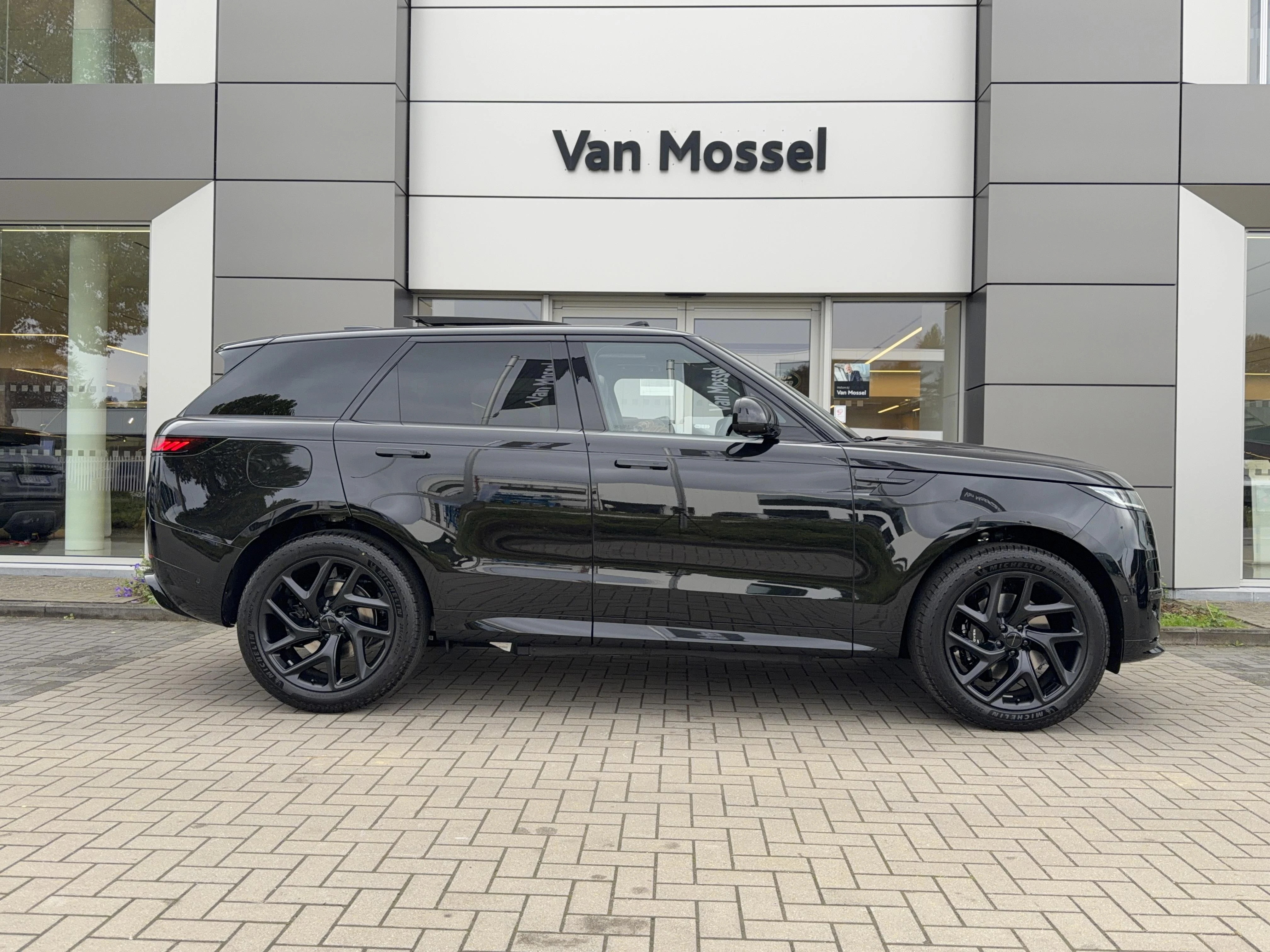 Land Rover-Range Rover Sport-image-2