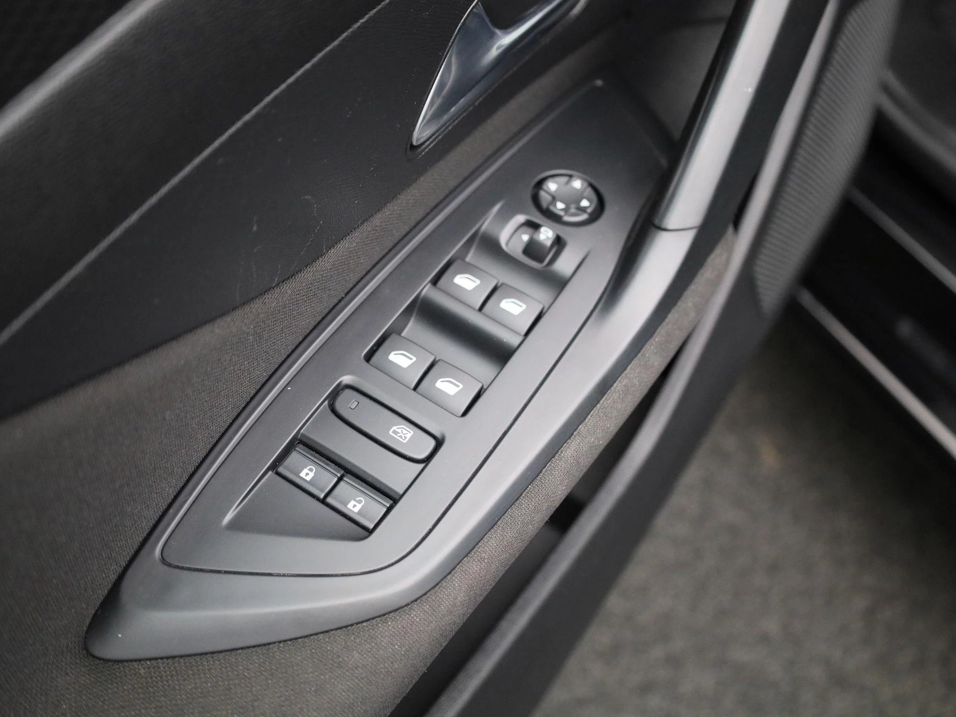 Peugeot-308-image-25