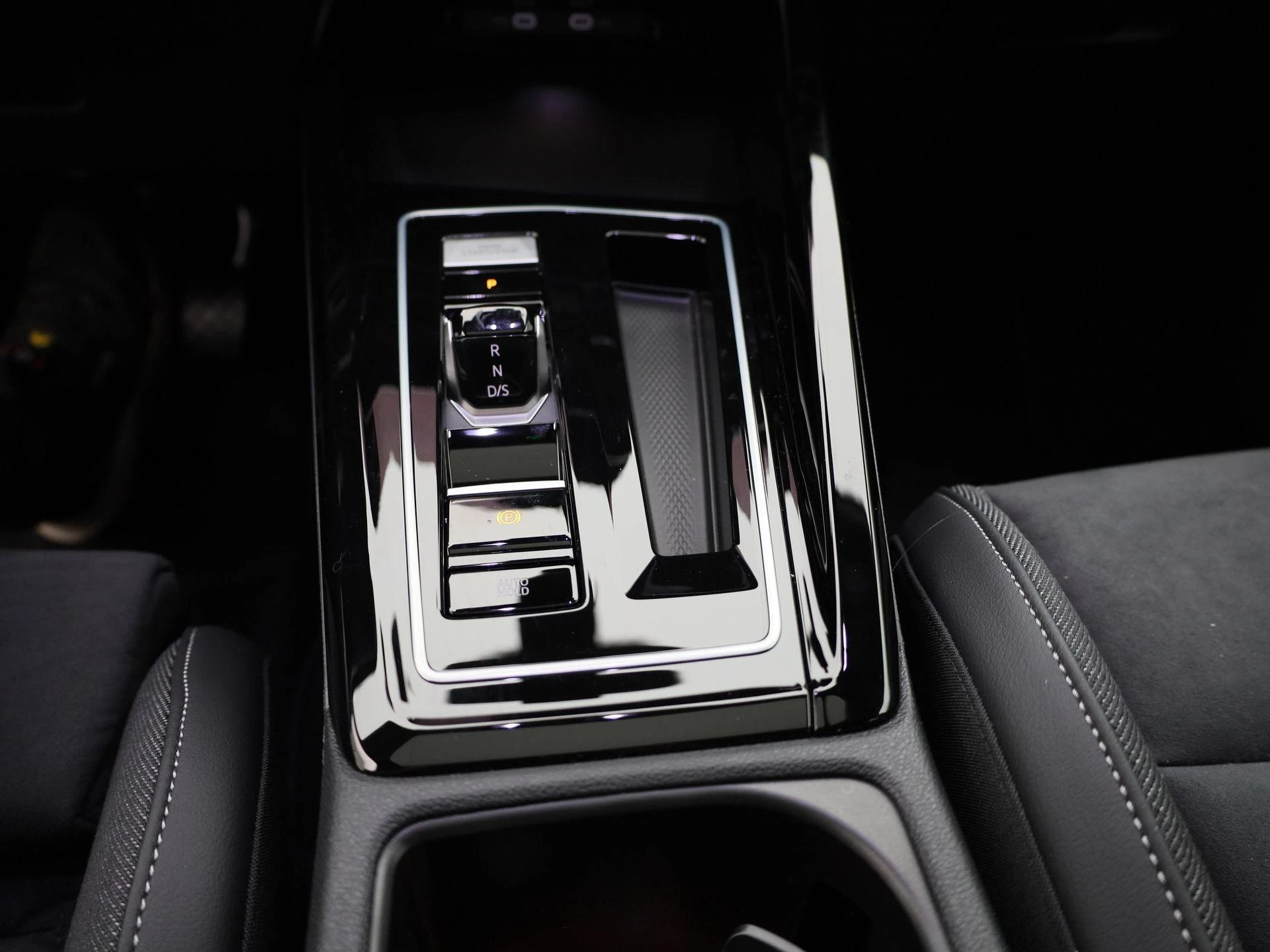 Volkswagen-Golf-image-9