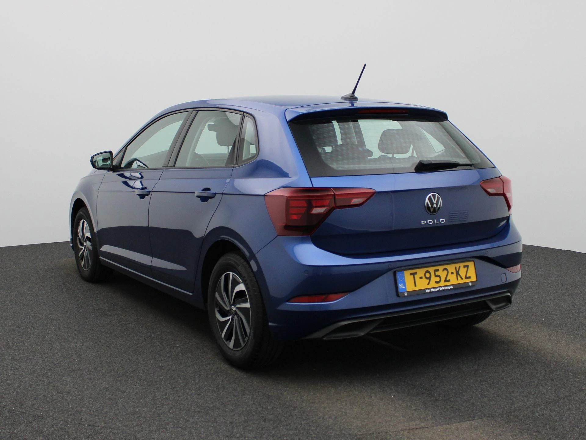 Volkswagen-Polo-image-1