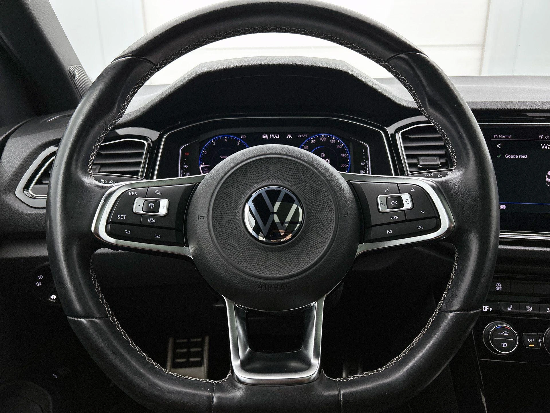 Volkswagen-T-Roc-image-33
