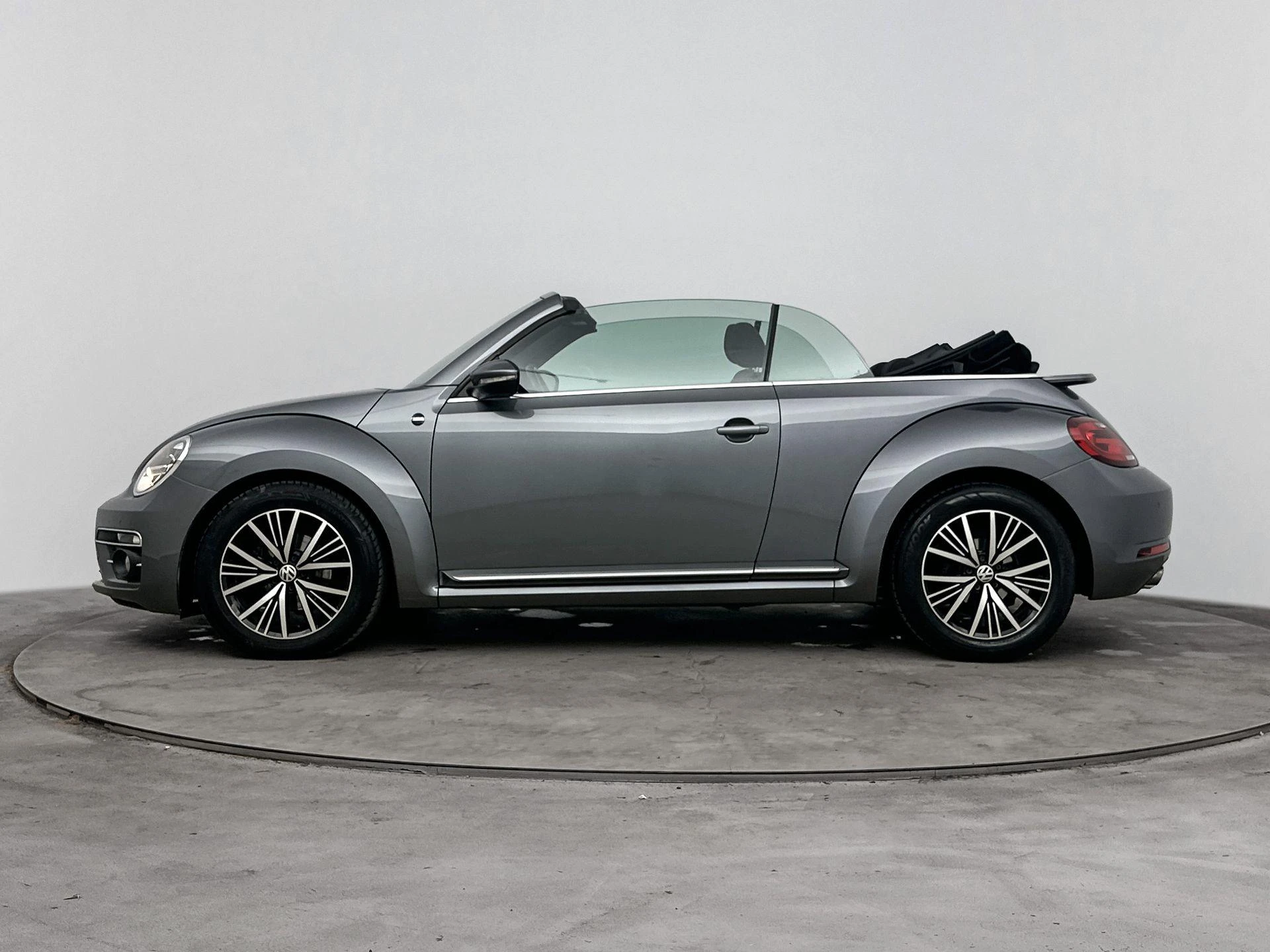 Volkswagen-Beetle-image-1