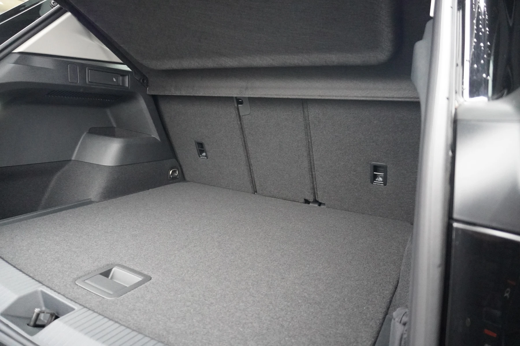 Volkswagen-Tiguan-image-12