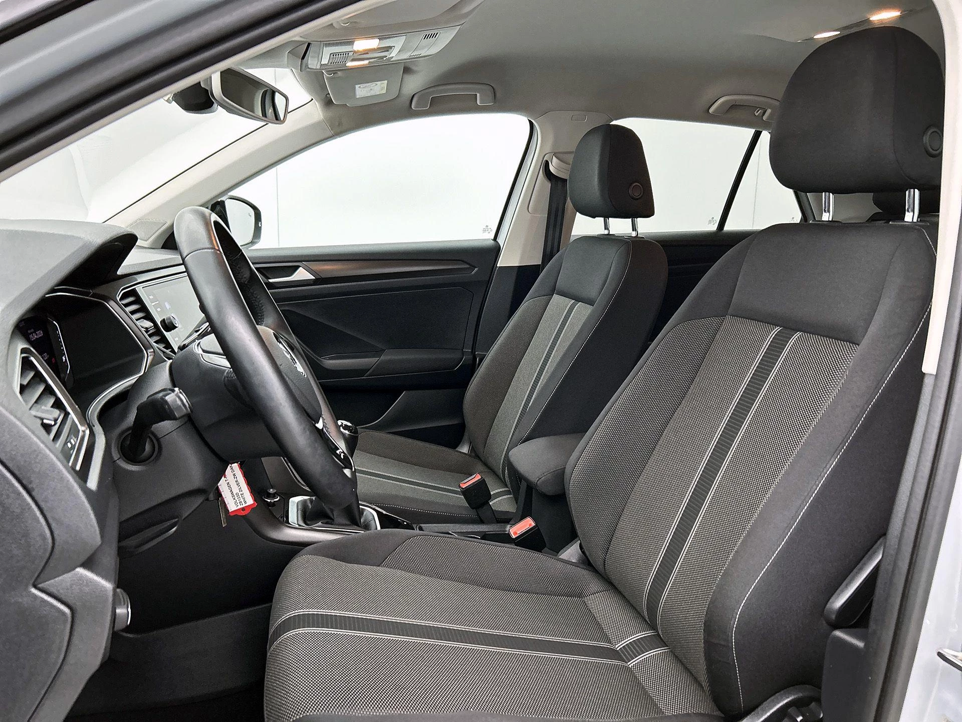 Volkswagen-T-Roc-image-33