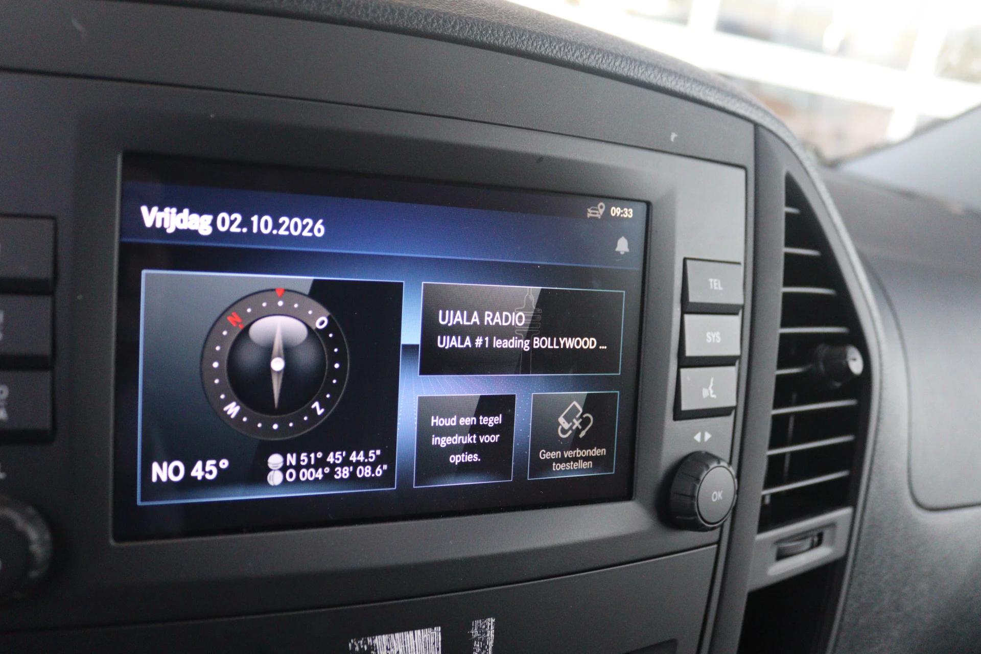 Mercedes-Benz-eVito-image-8