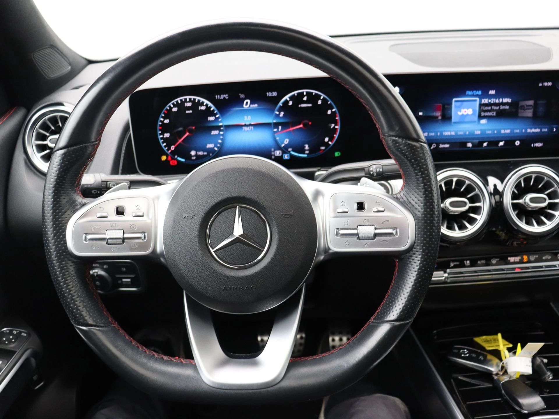 Mercedes-Benz-GLB-image-9