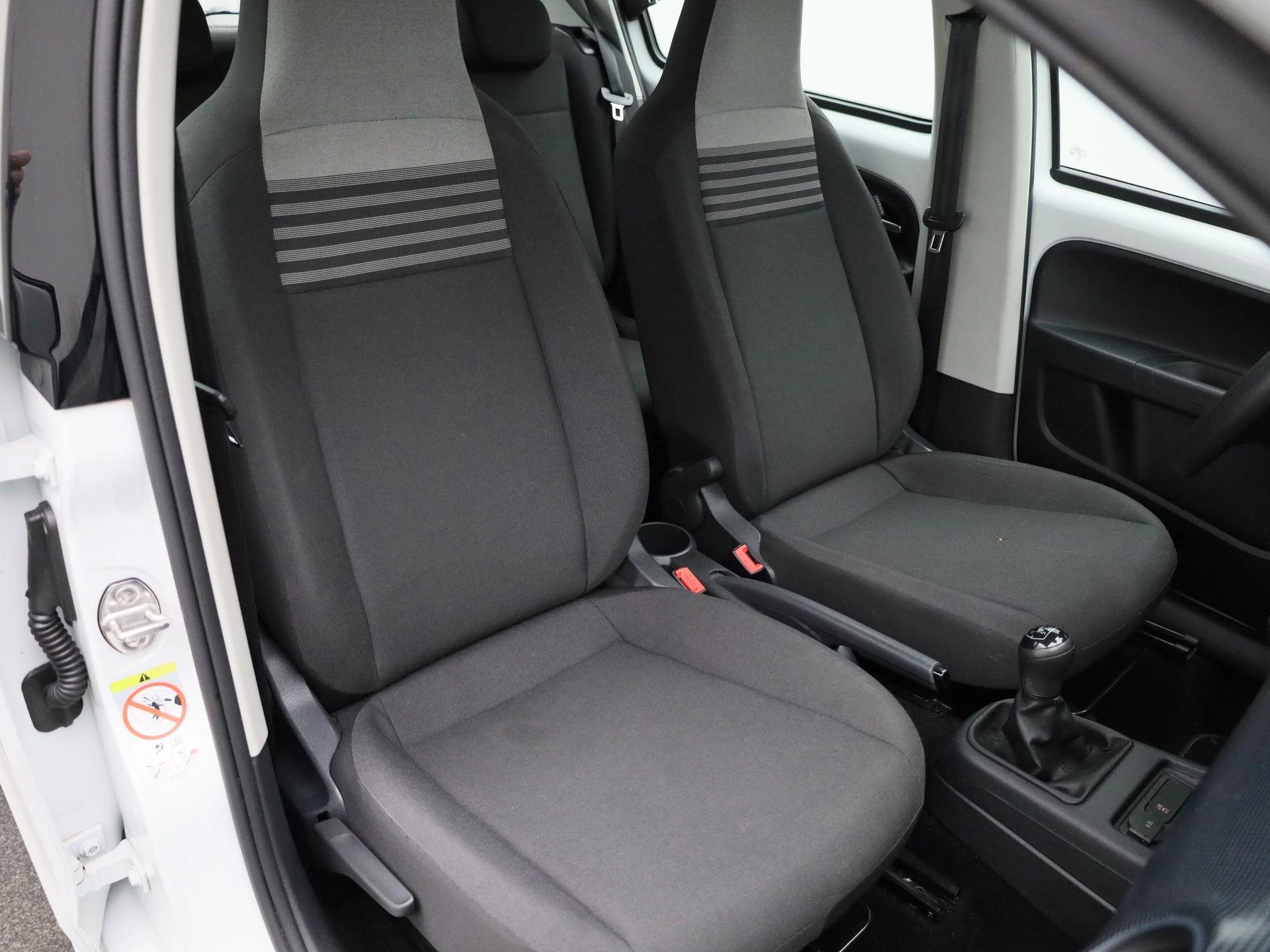Volkswagen-up!-image-26