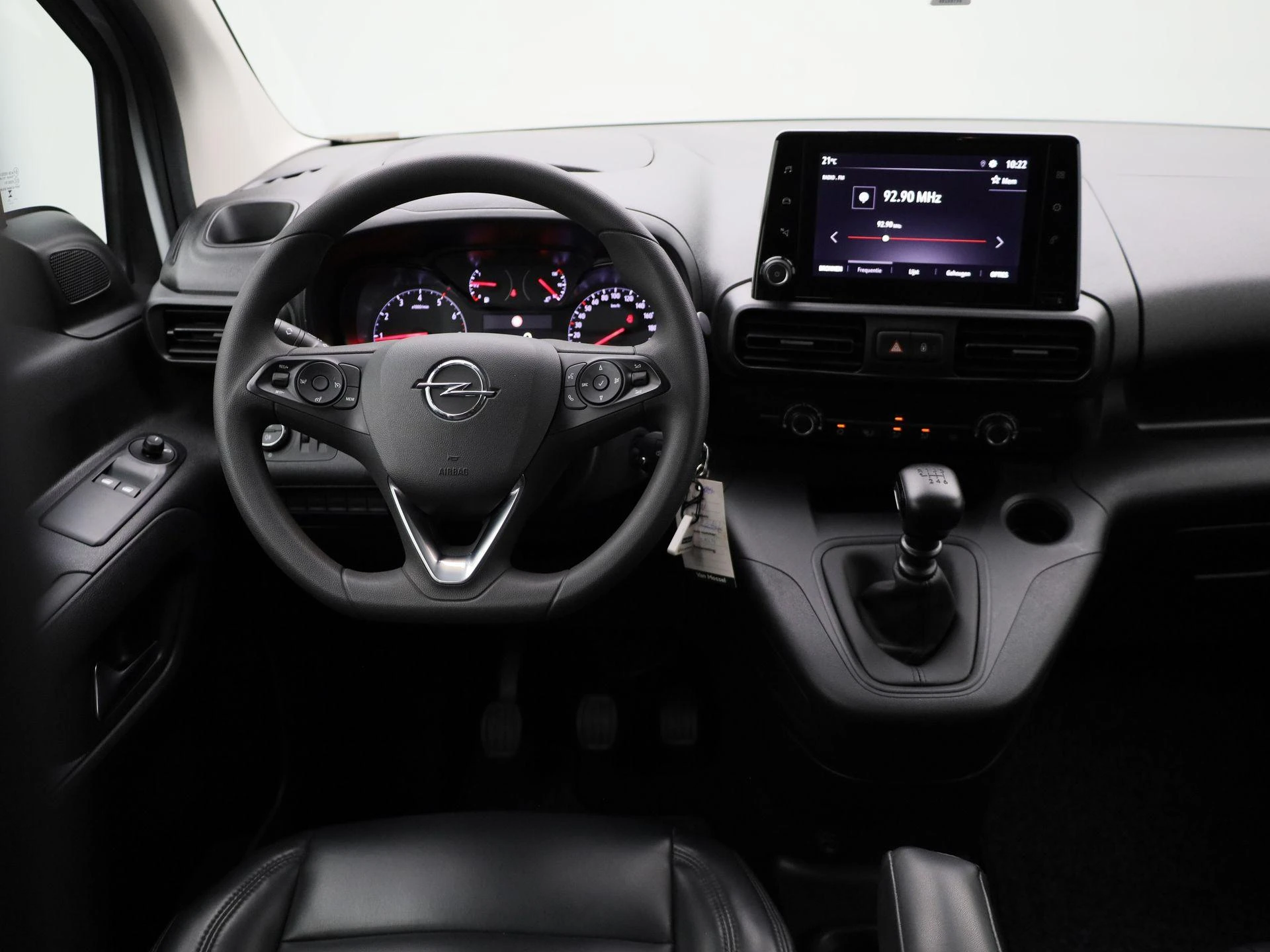 Opel-Combo Life-image-8