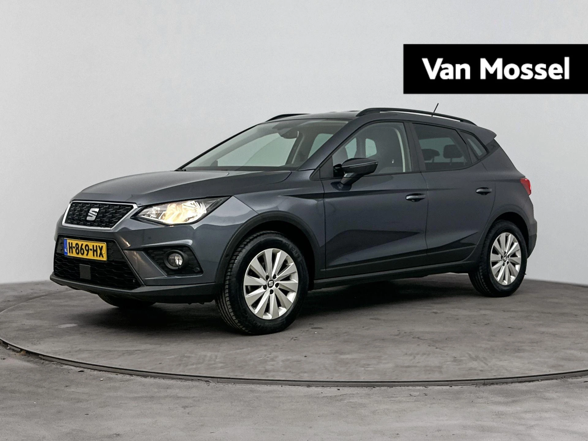 SEAT-Arona-image-0