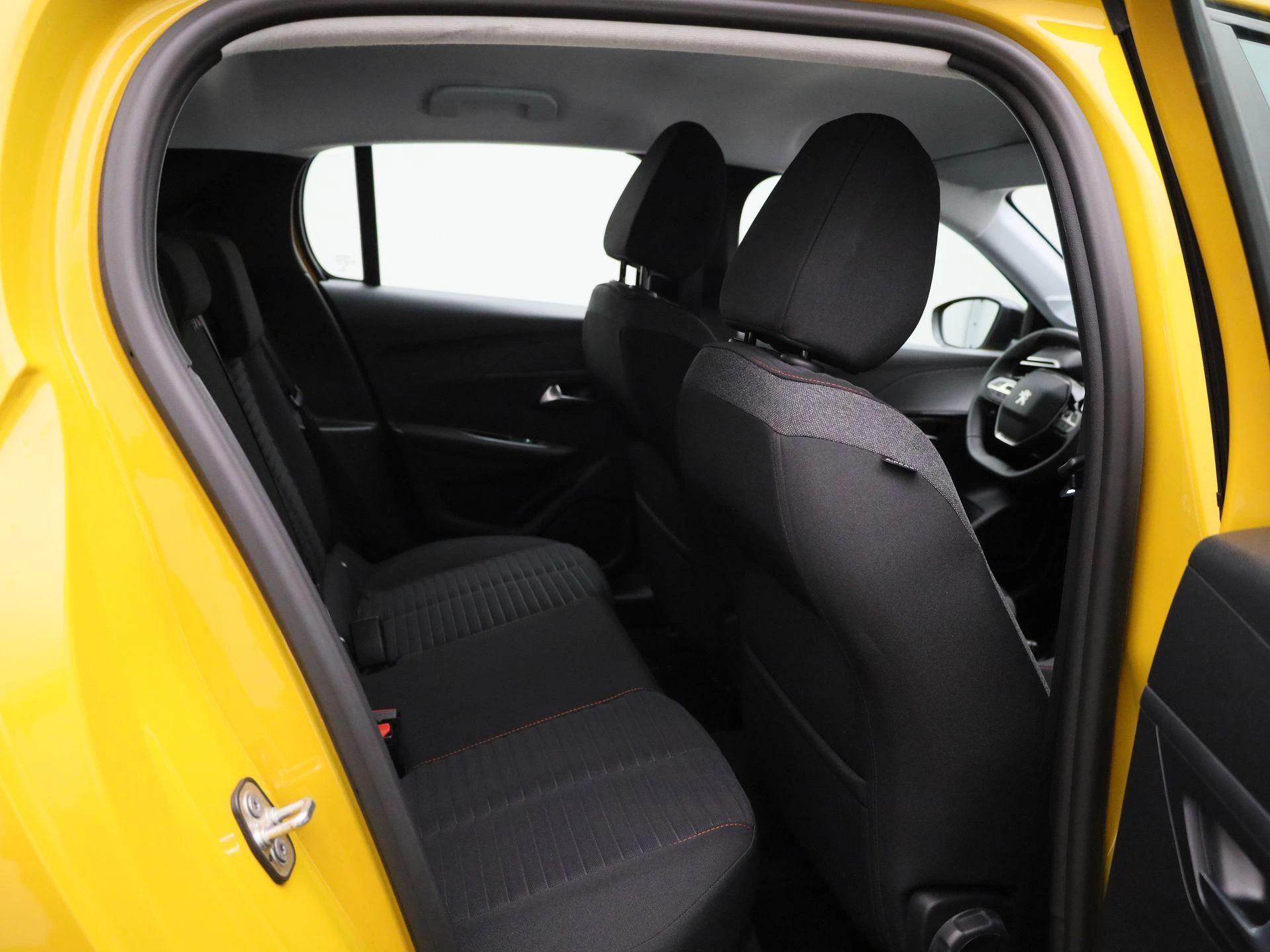 Peugeot-208-image-30