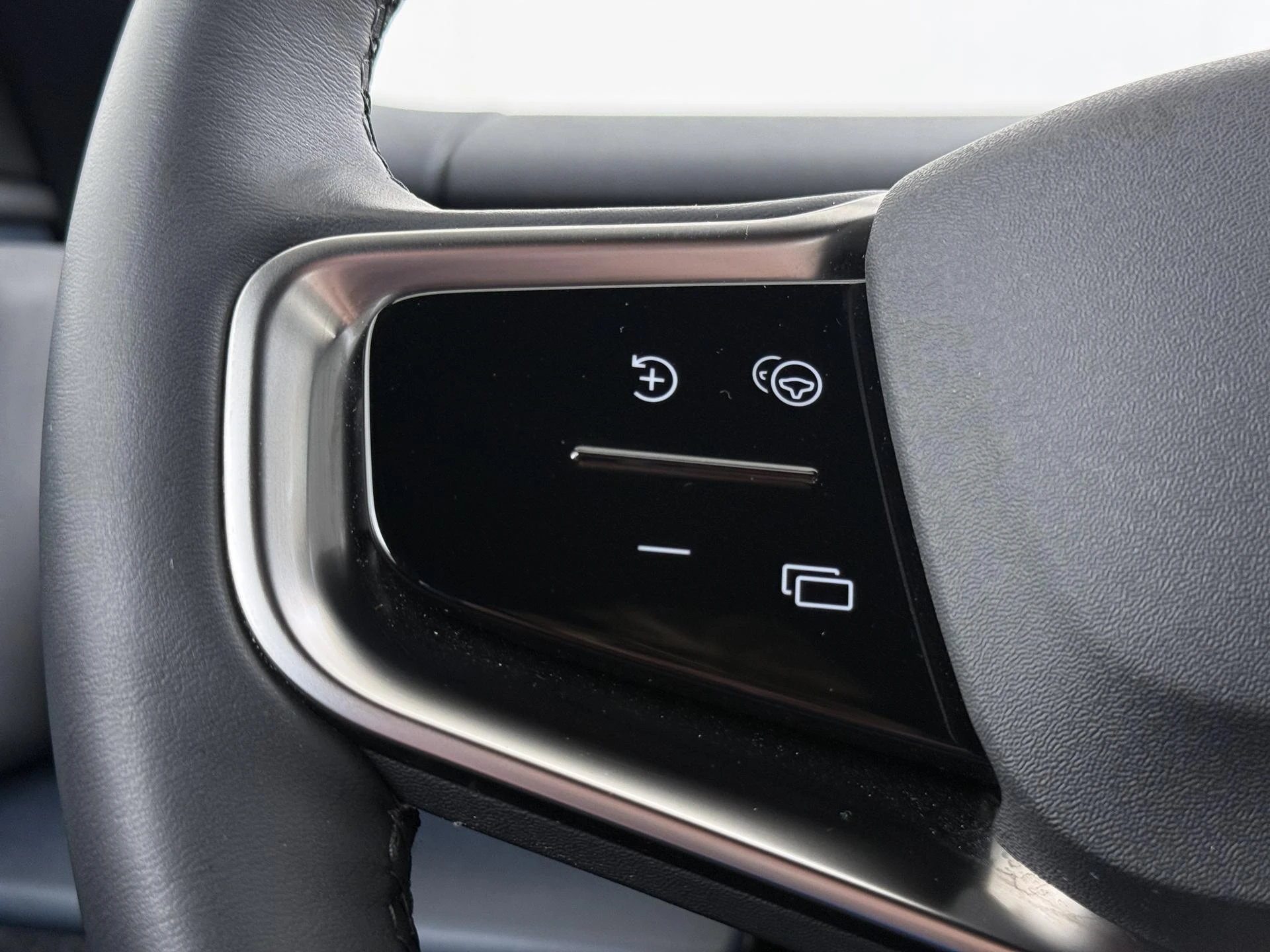 Volvo-EX30-image-21