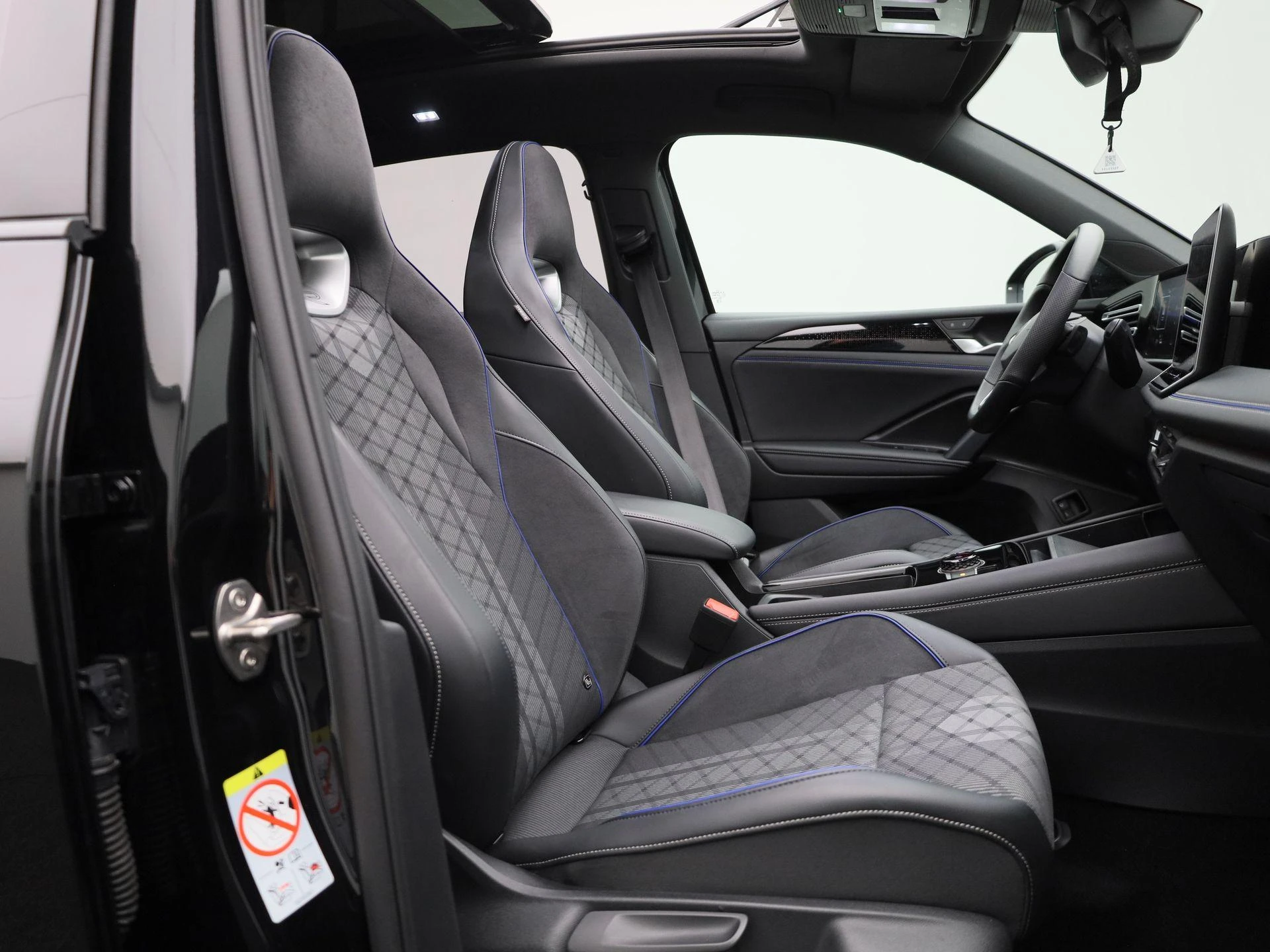 Volkswagen-Tiguan-image-40