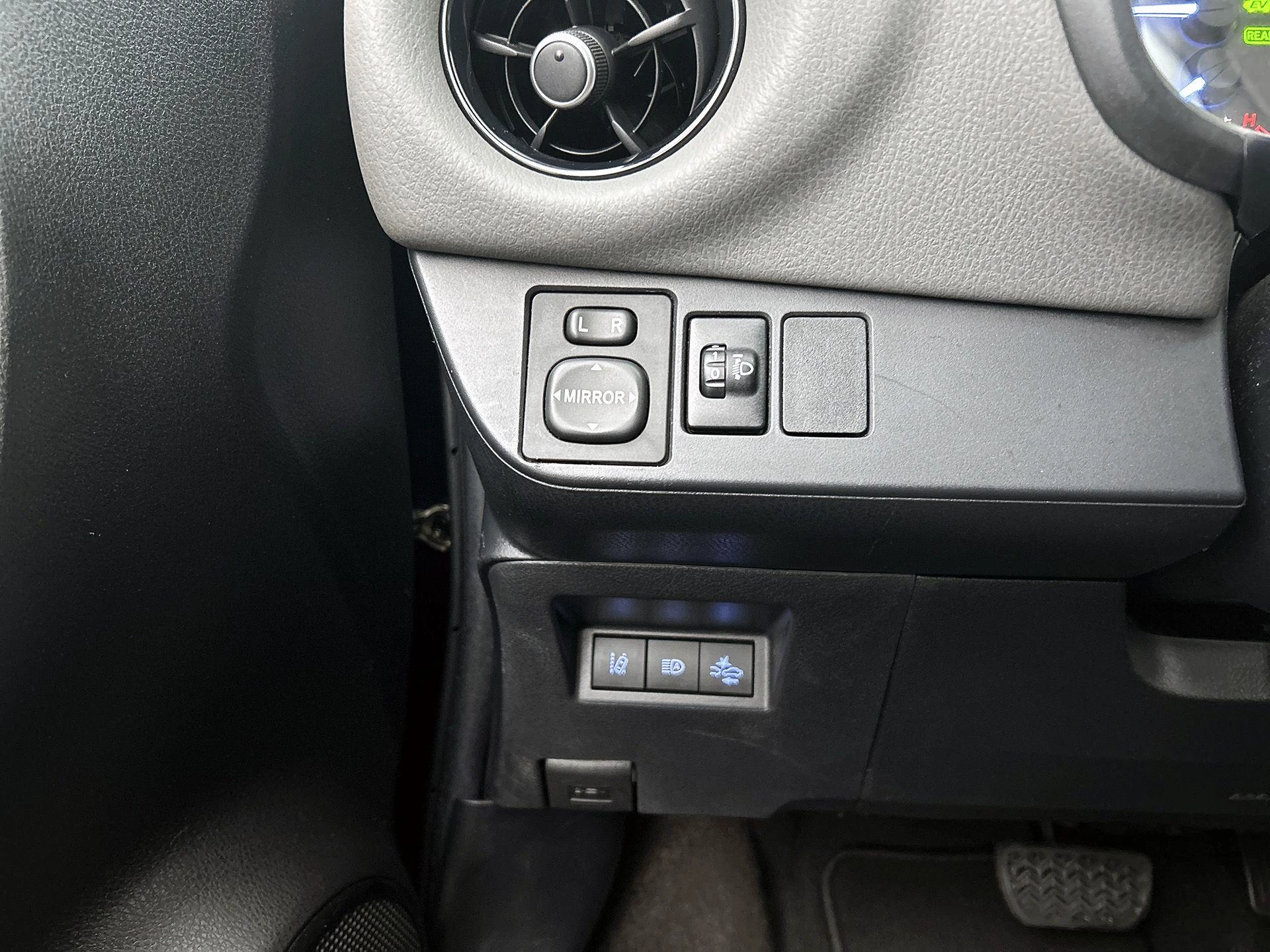 Toyota-Yaris-image-21