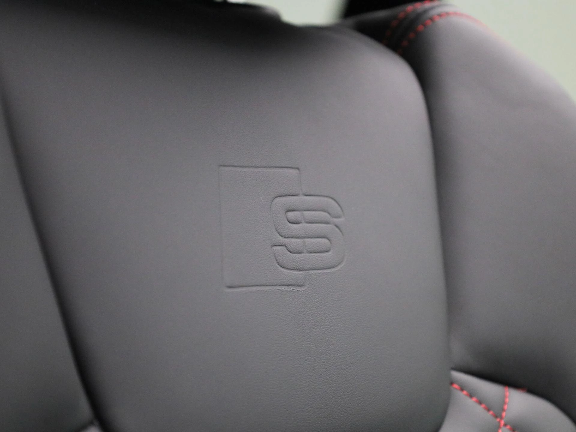 Audi Q5 50 TFSI e S edition Competition 299 PK