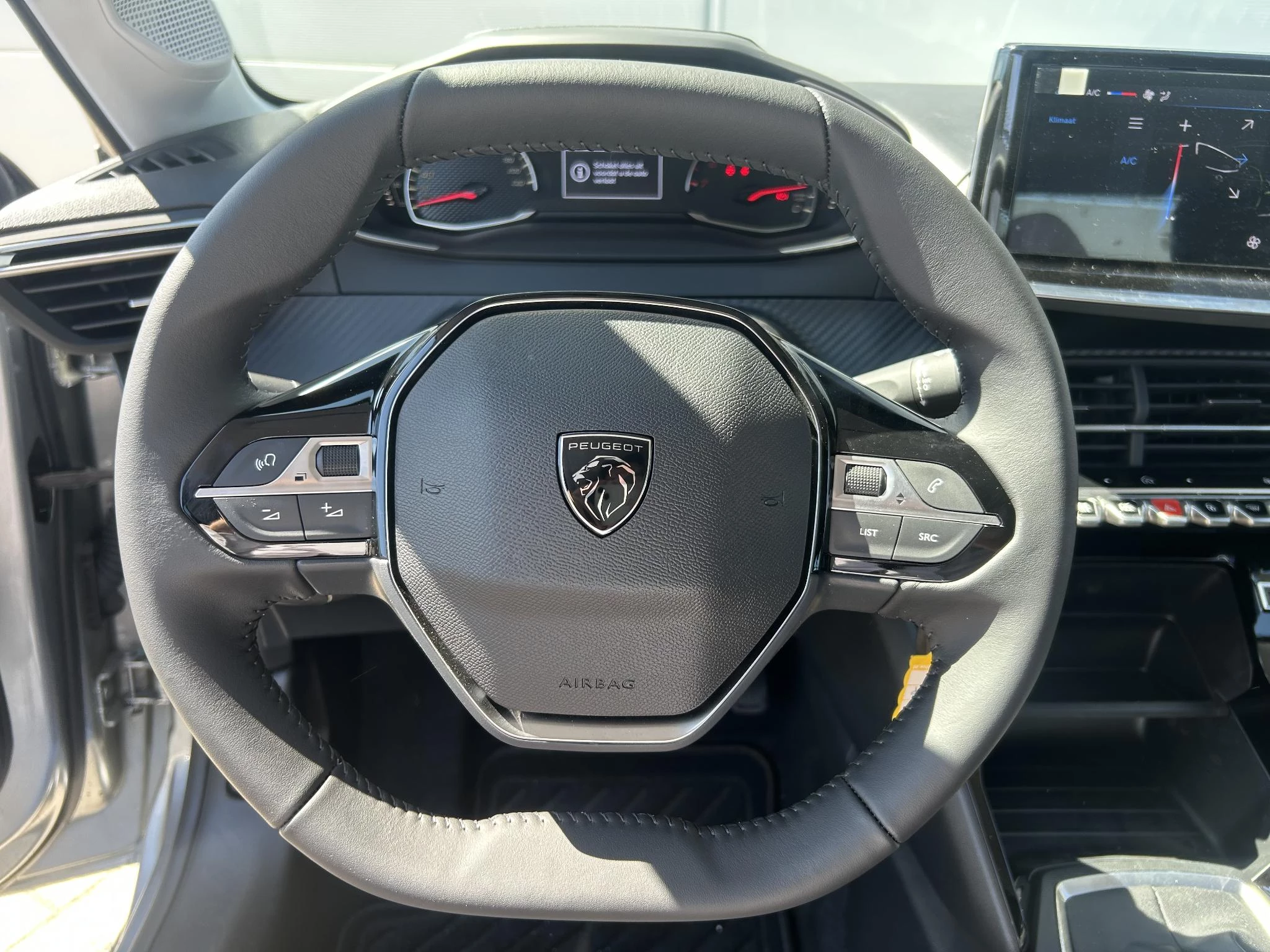 Peugeot-208-image-10
