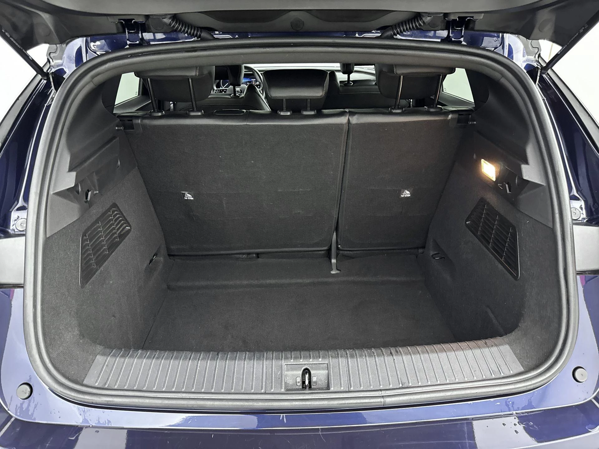 Renault-Megane E-Tech-image-18