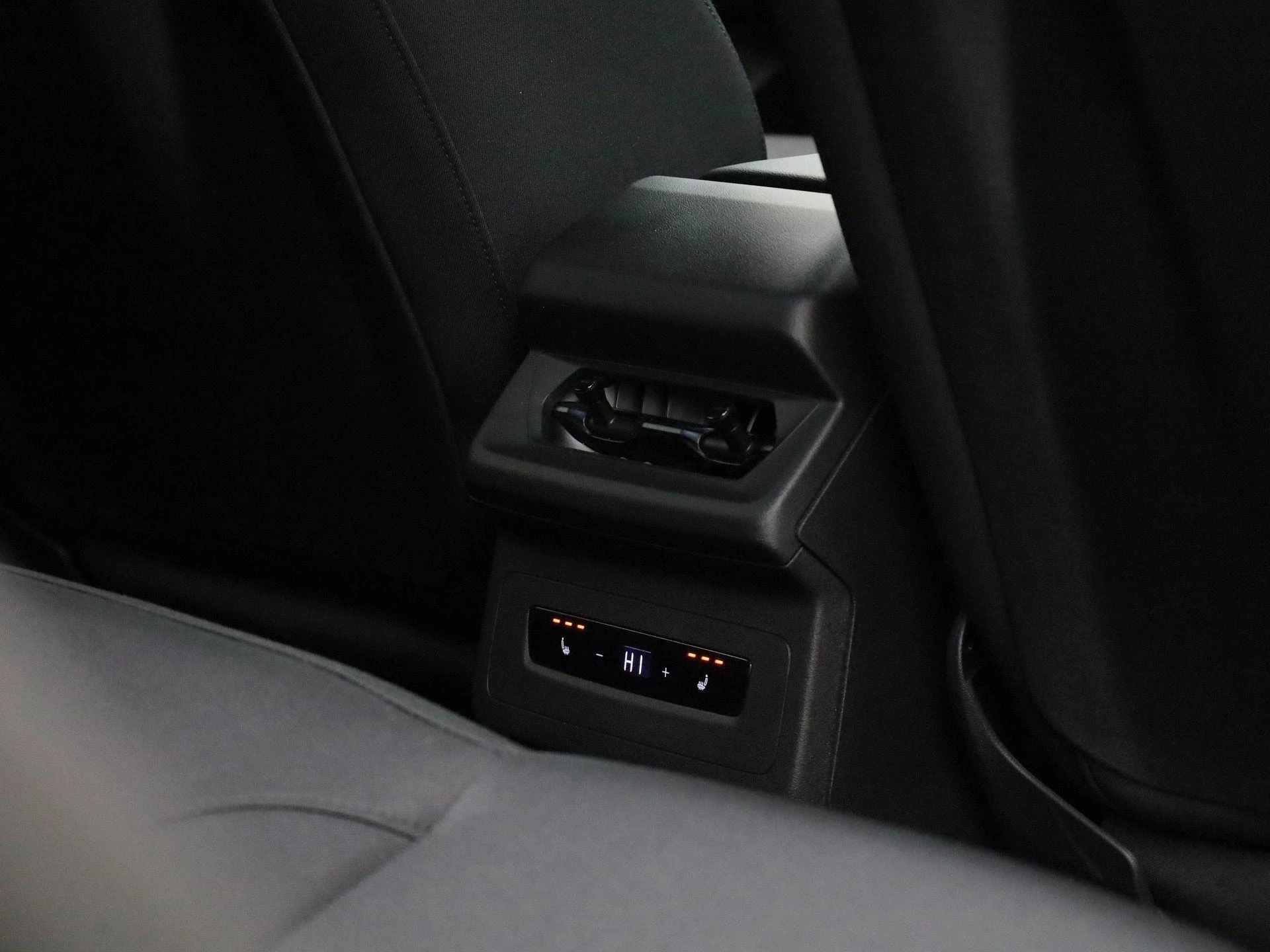 Audi-Q6 e-tron-image-45
