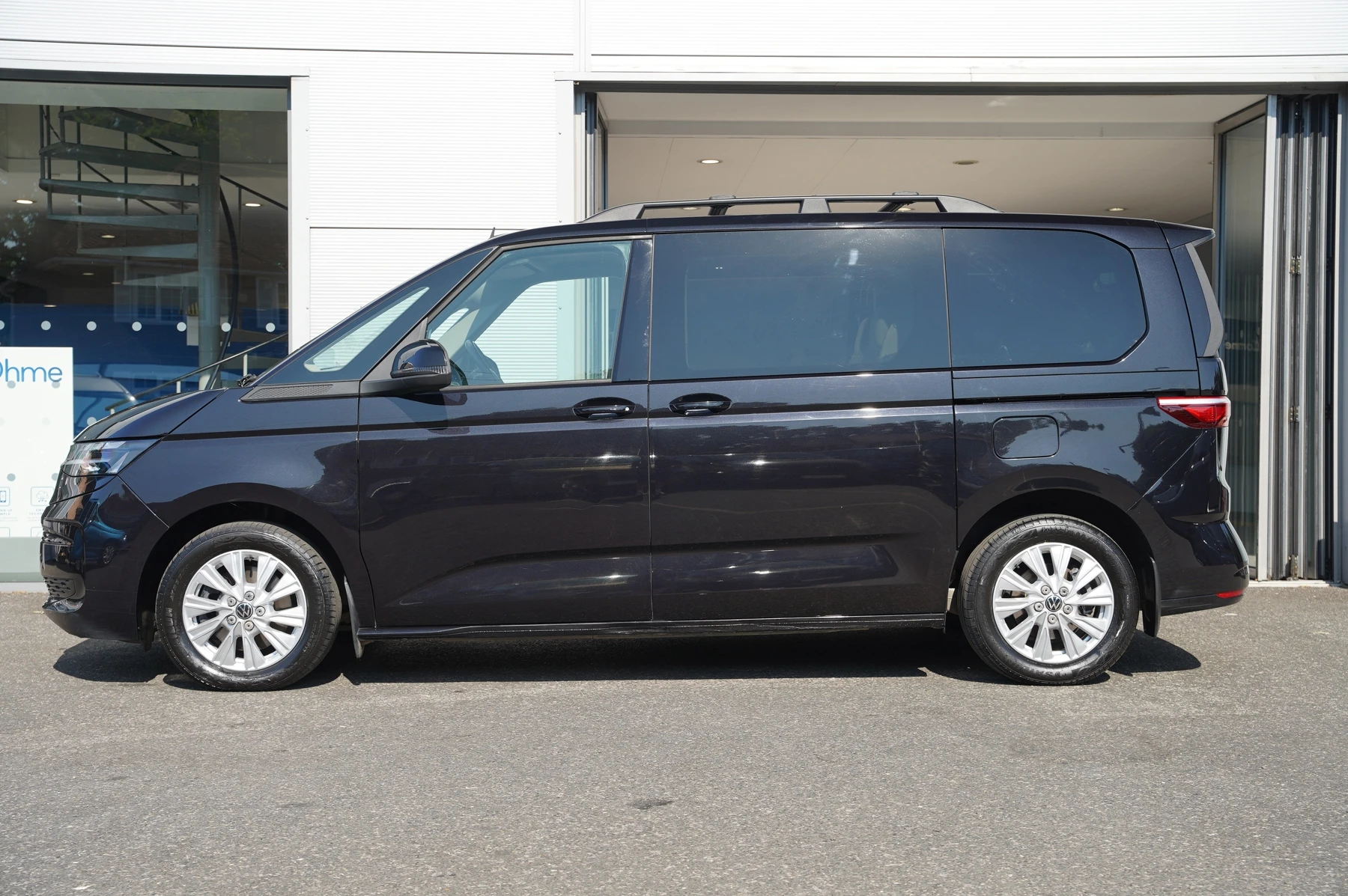 Volkswagen-Multivan-image-14