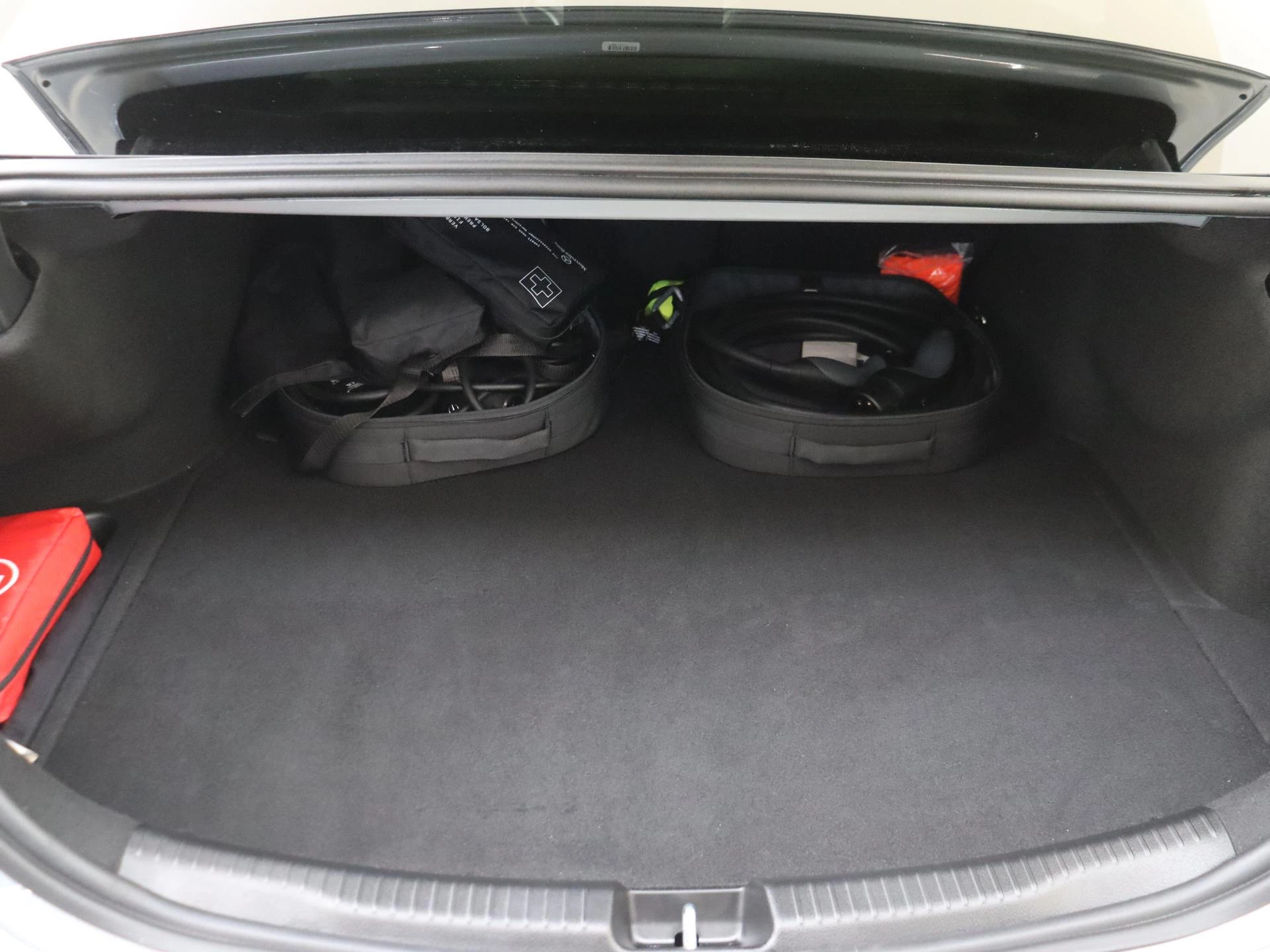 Mercedes-Benz-C-Klasse-image-29