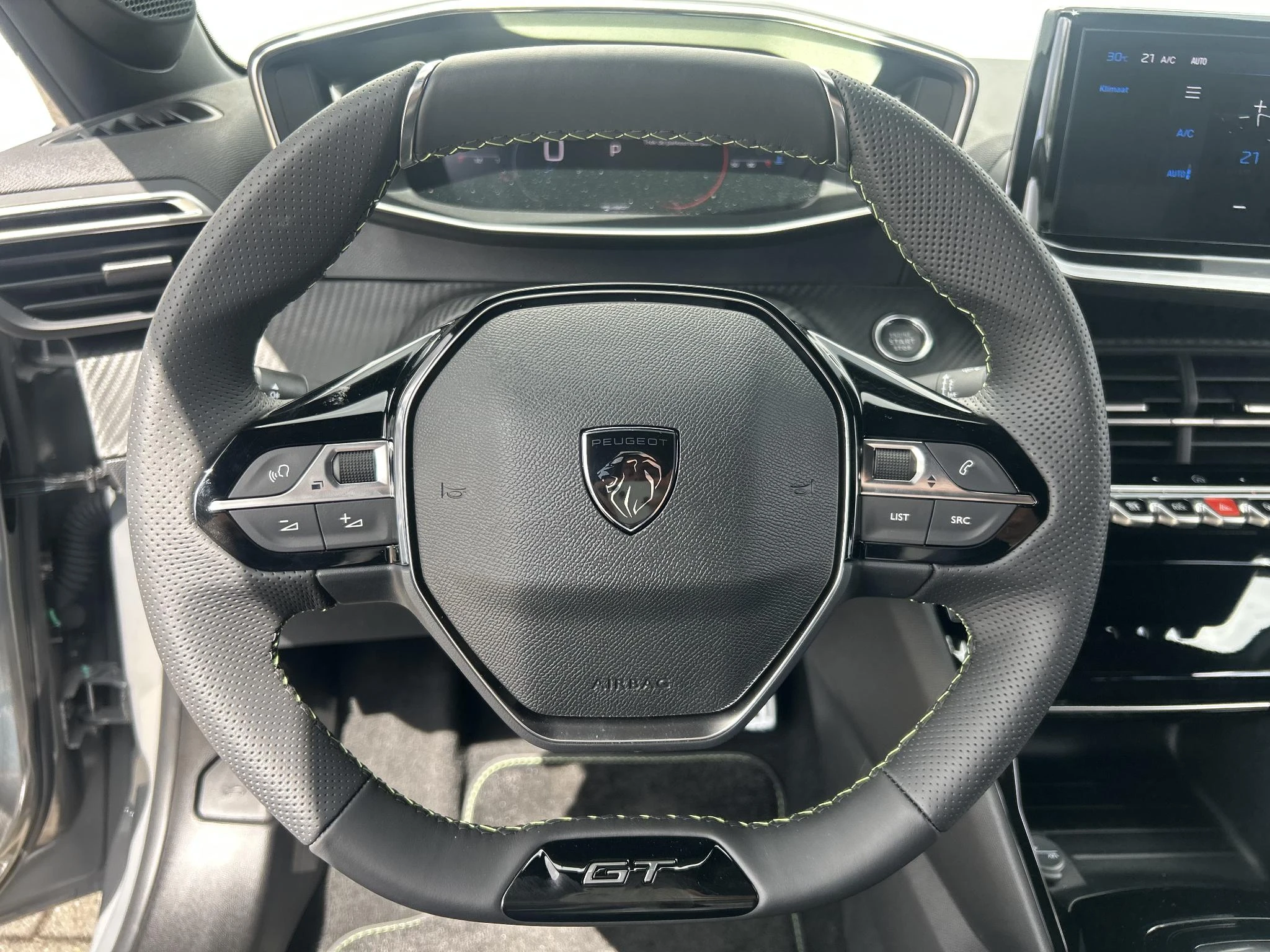 Peugeot-208-image-12