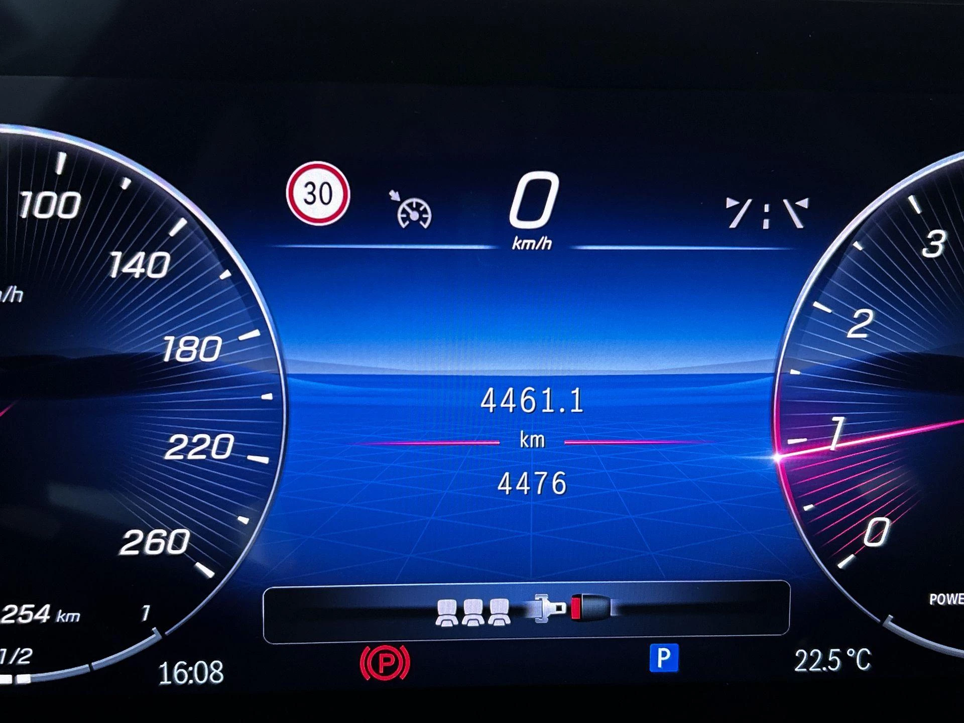 Mercedes-Benz-C-Klasse-image-7