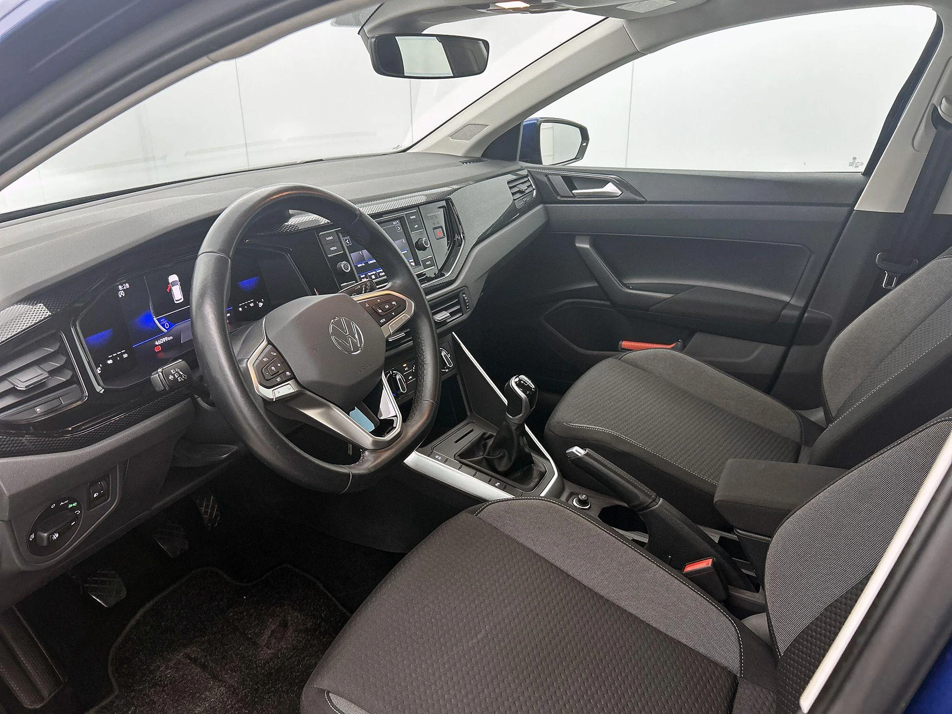 Volkswagen-Polo-image-12