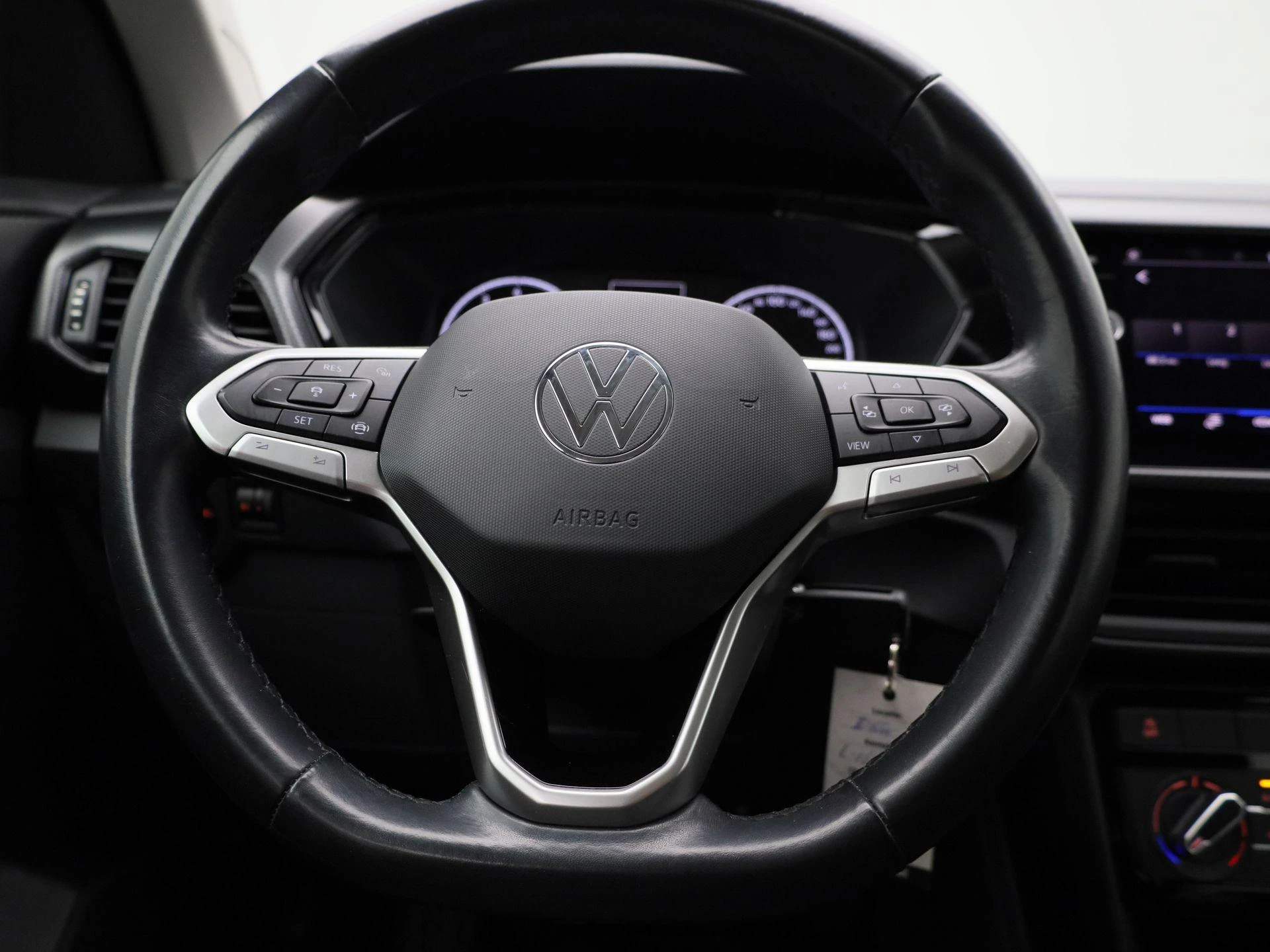 Volkswagen-T-Cross-image-6