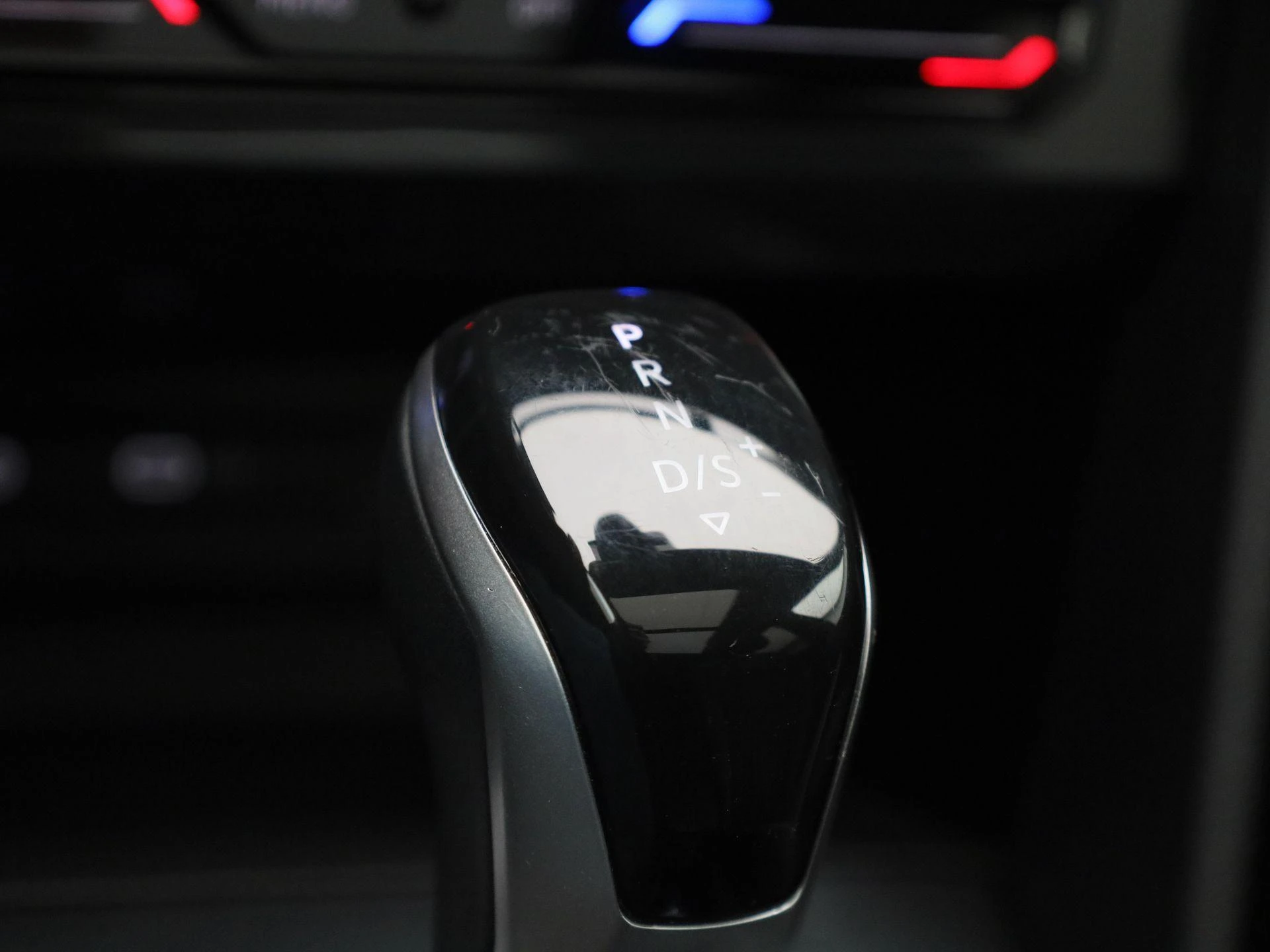 Volkswagen-Tiguan-image-18